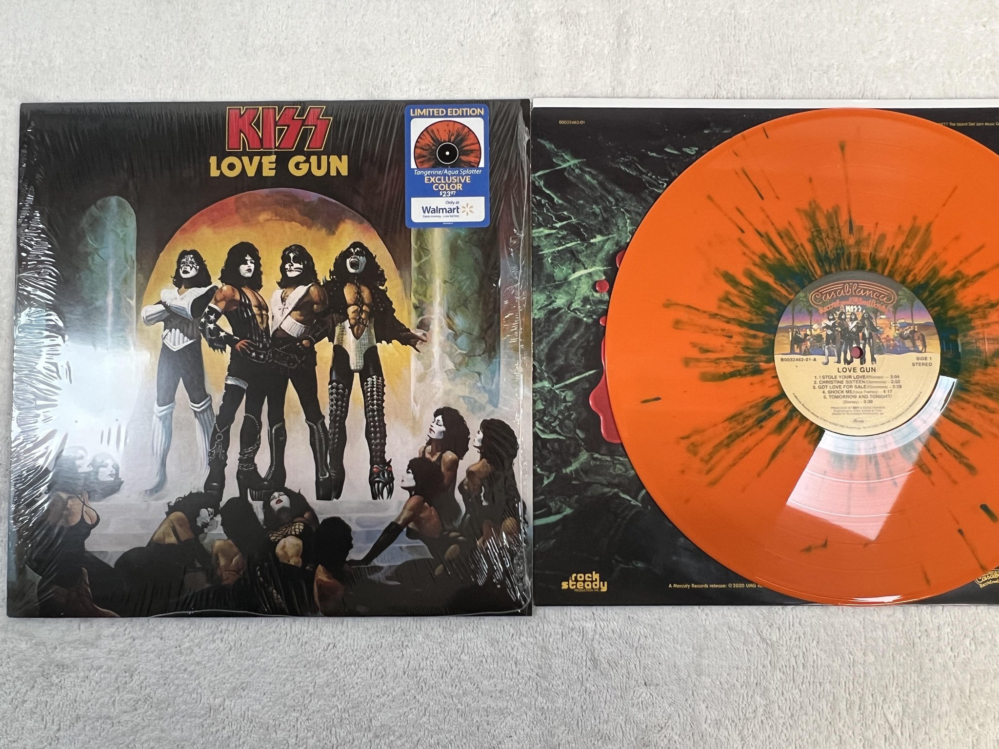 Omslagsbild för skivan KISS Love Gun LP 2020 US *** WALMART ONLY / COLORED VINYL ***