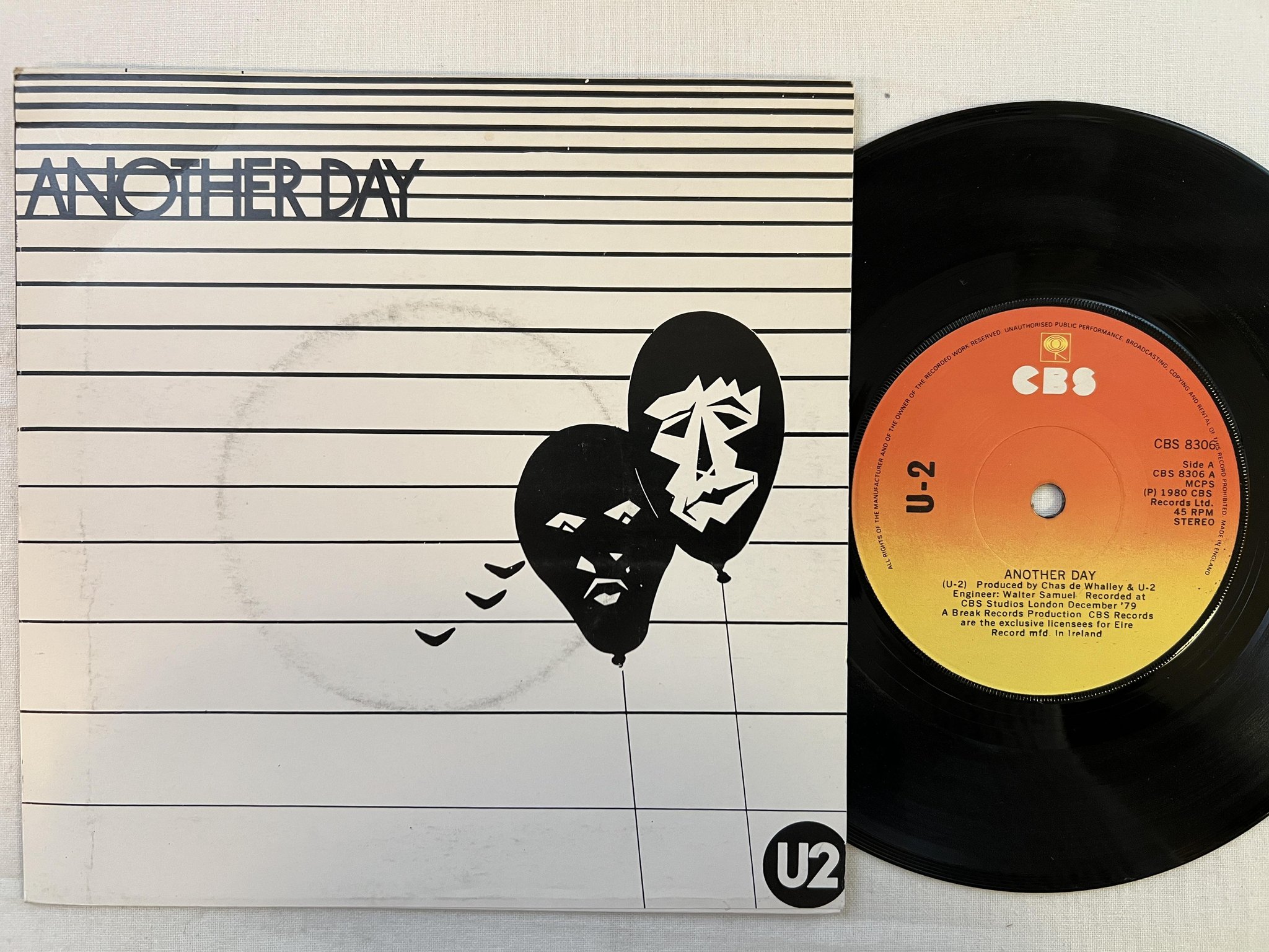 Omslagsbild för skivan U2 Another Day 7"single -80 UK CBS 8306 *** Very rare 45 ***