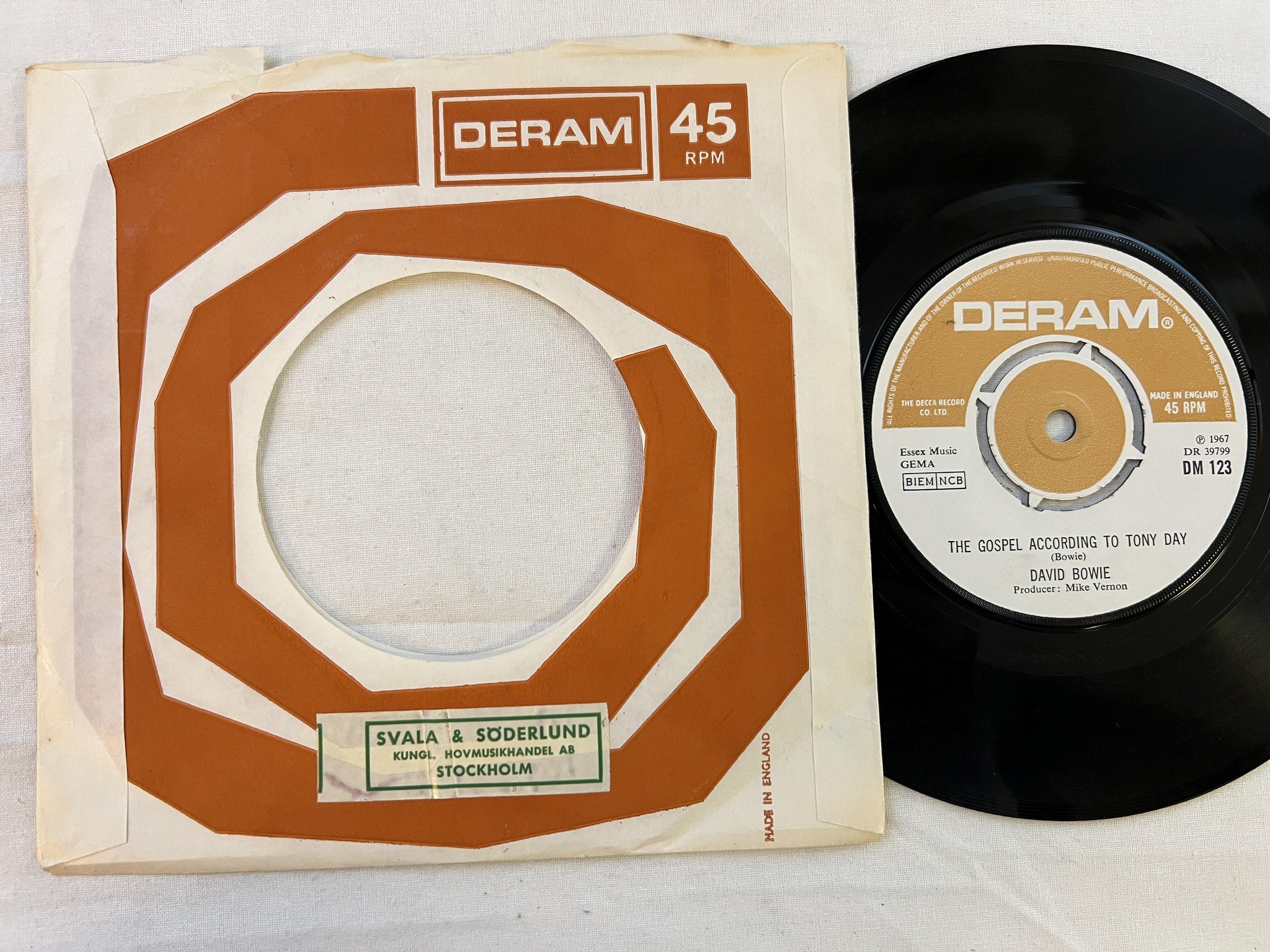 Omslagsbild för skivan DAVID BOWIE the laughing gnome 7" -73 UK DERAM DM 123
