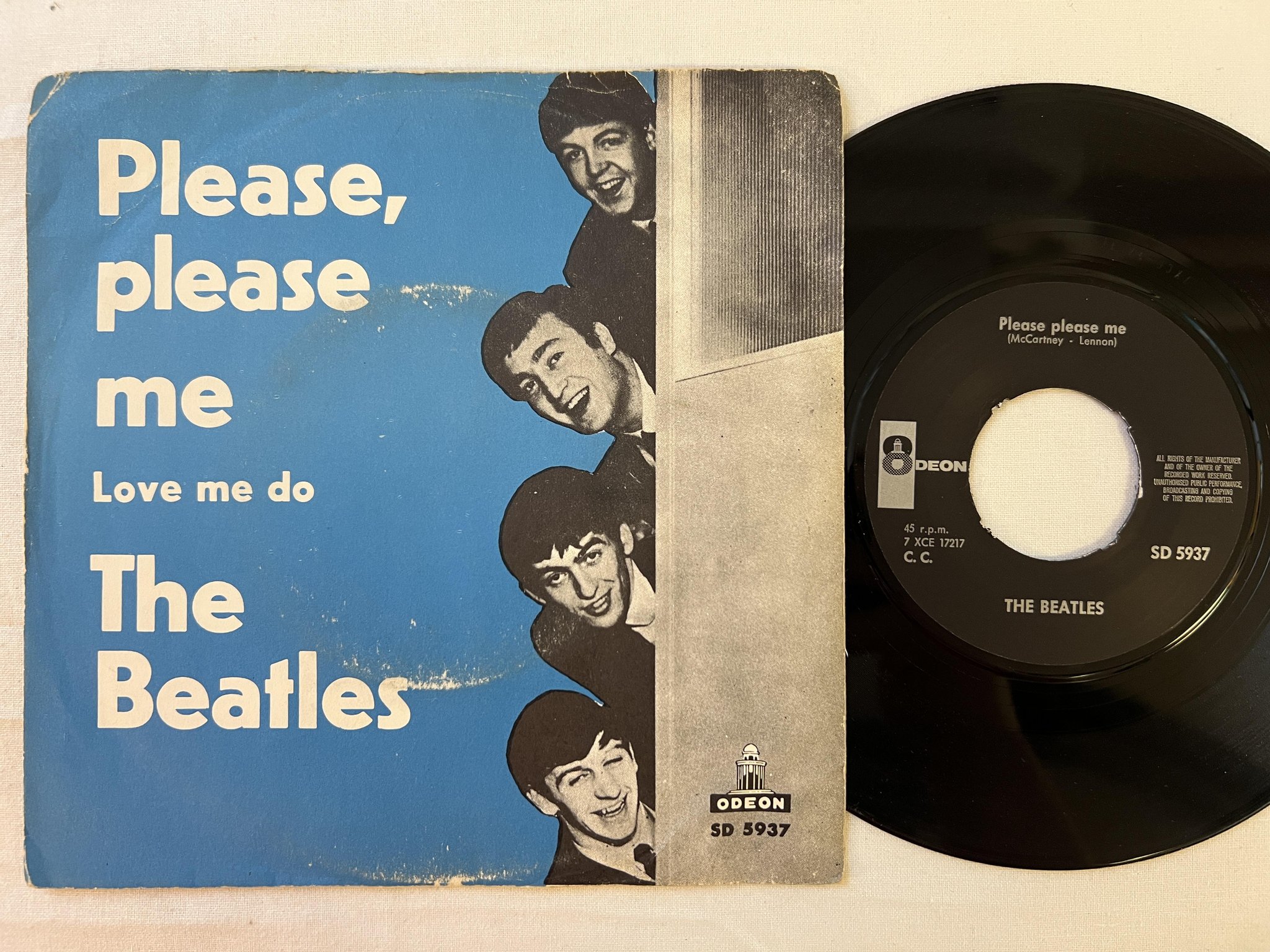 Omslagsbild för skivan THE BEATLES please please me 7" -66 Swe ODEON SD 5937 *All rights..."