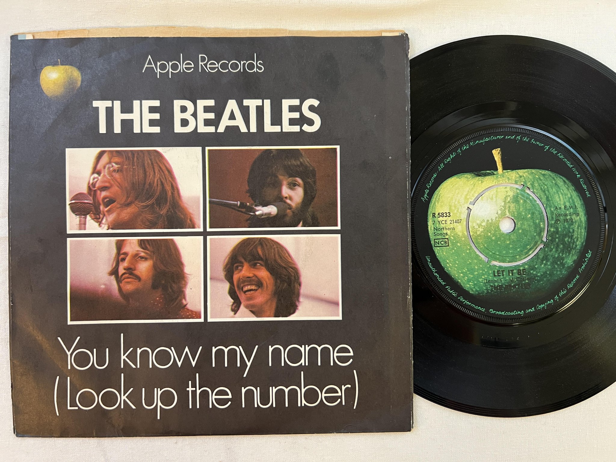 Omslagsbild för skivan THE BEATLES Let It Be 7" -70 Swe APPLE R 5833