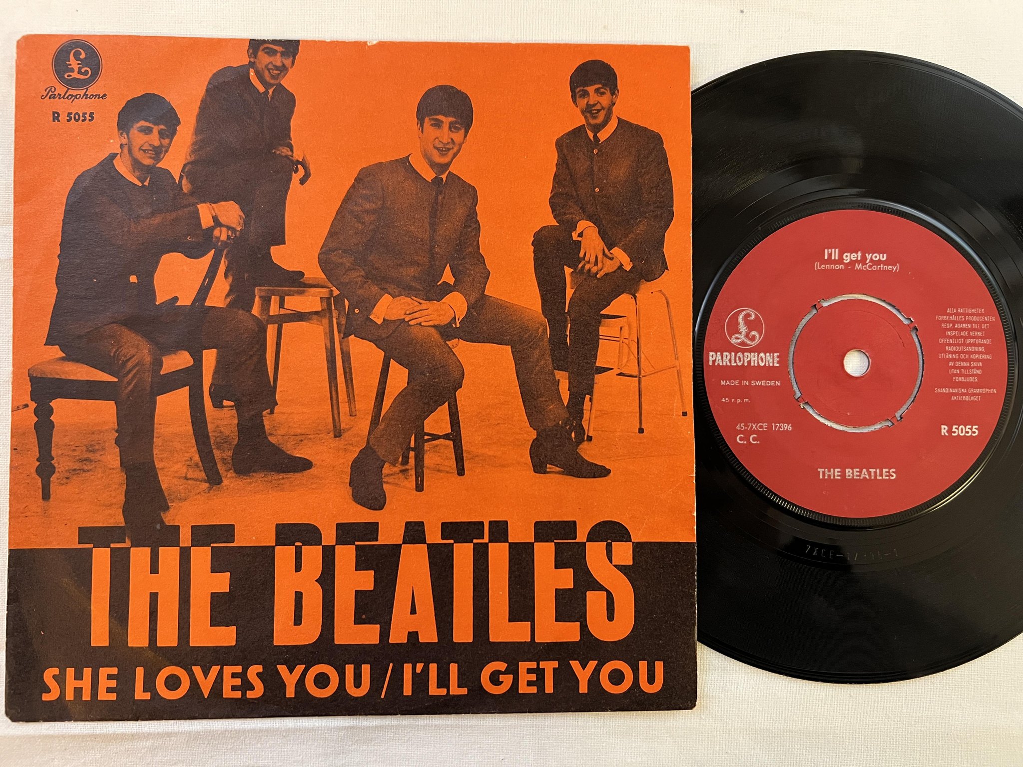 Omslagsbild för skivan THE BEATLES she loves you 7" -63 Swe PARLOPHONE R 5055