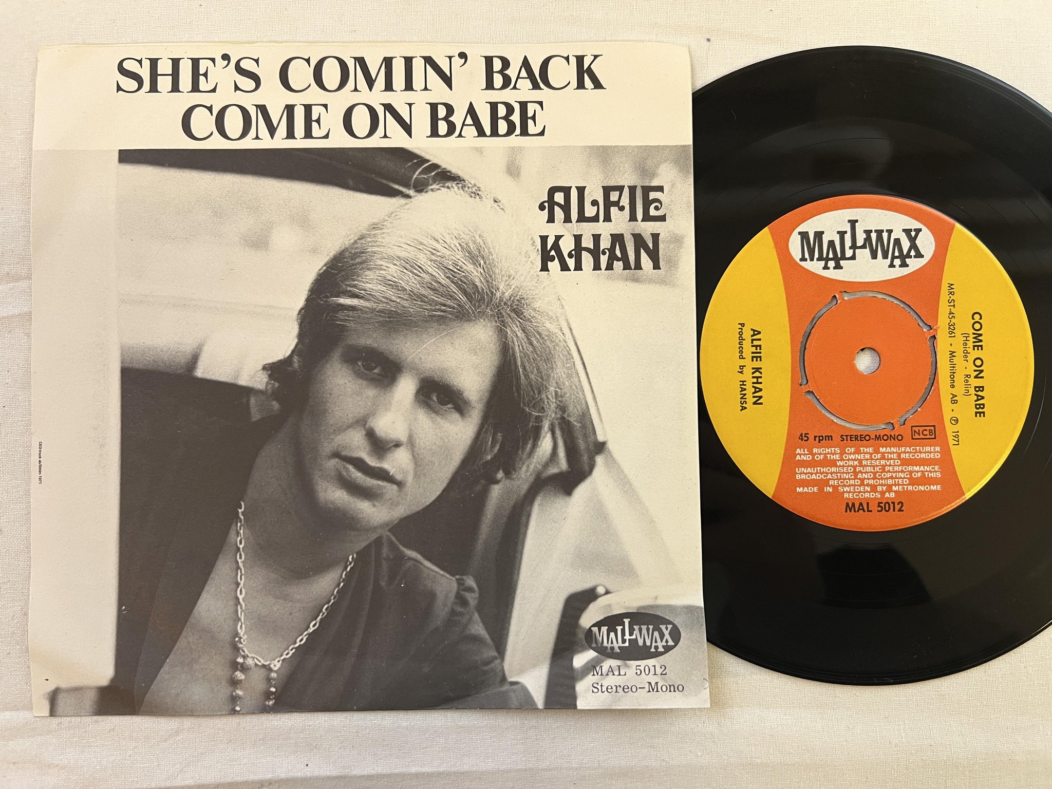 Omslagsbild för skivan ALFIE KHAN She's Coming Back 7" -71 Swe MALLWAX MAL 5012