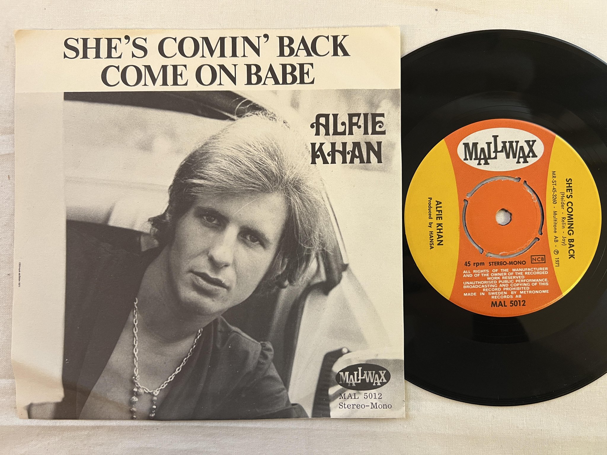 Omslagsbild för skivan ALFIE KHAN She's Coming Back 7" -71 Swe MALLWAX MAL 5012