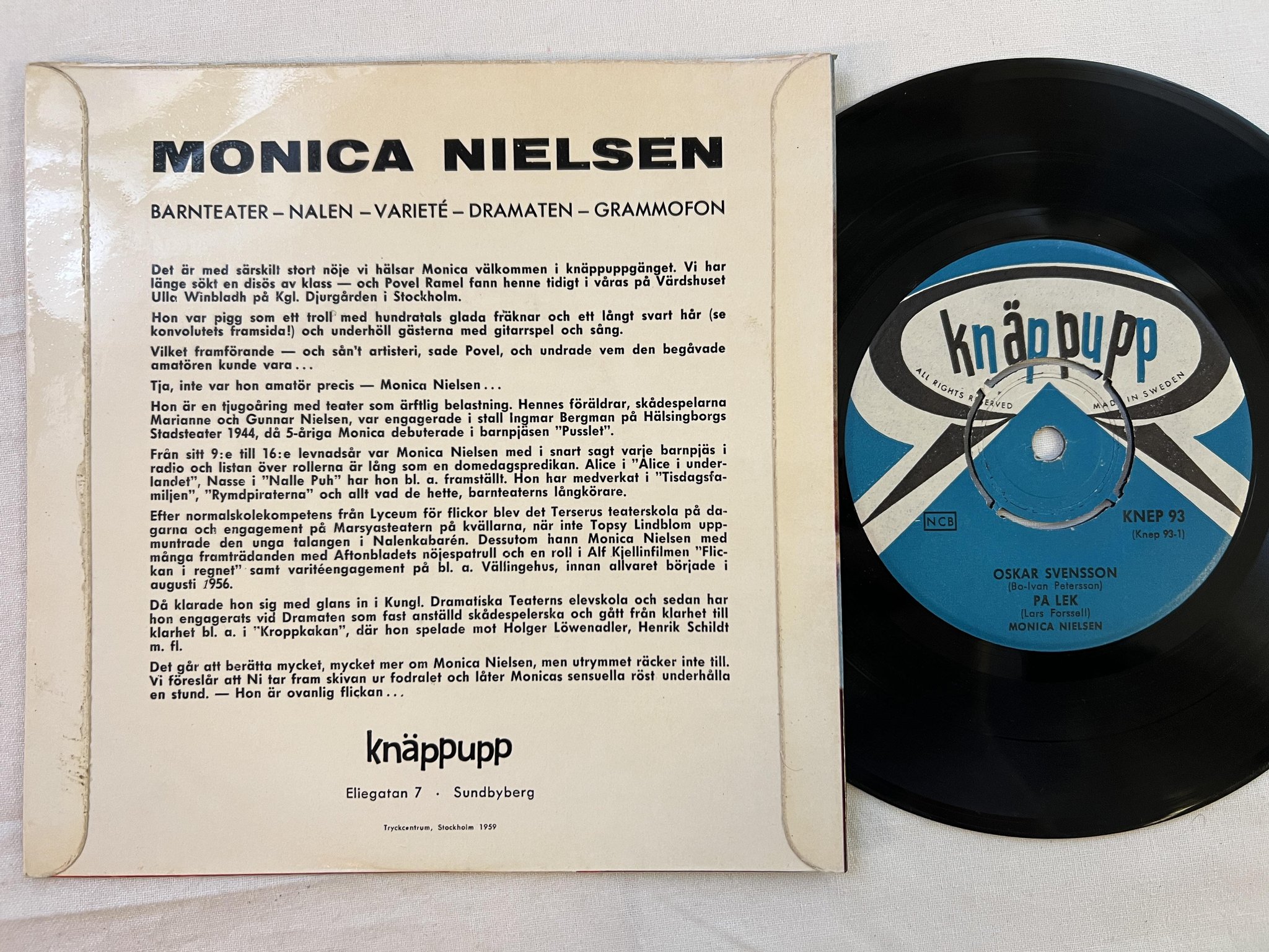 Omslagsbild för skivan MONICA NIELSEN oskar svensson 7"ep -59 Swe KNÄPPUPP KNEP 93