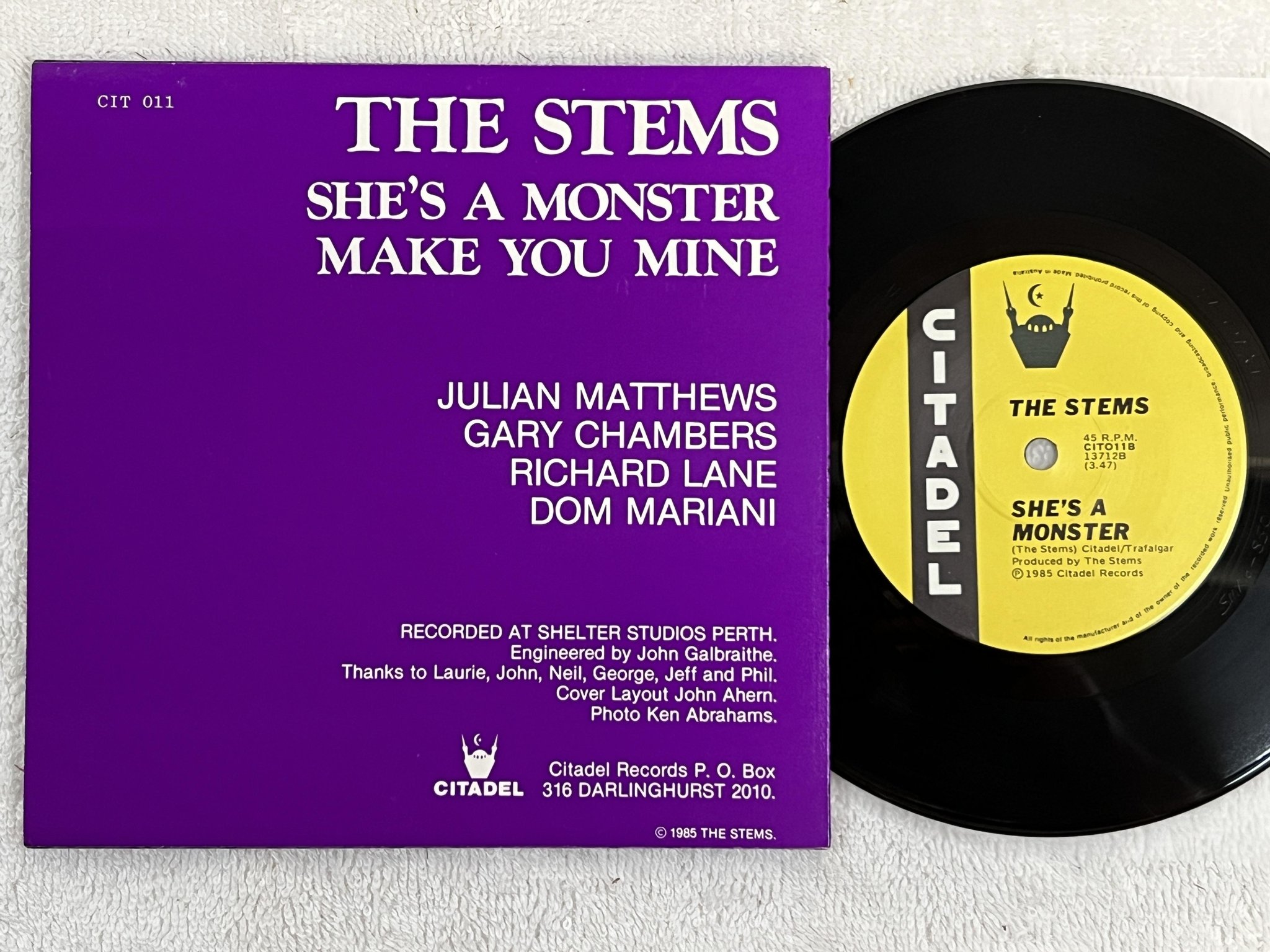 Omslagsbild för skivan THE STEMS She's A Monster 7" -85/87 Australia CITADEL CIT011