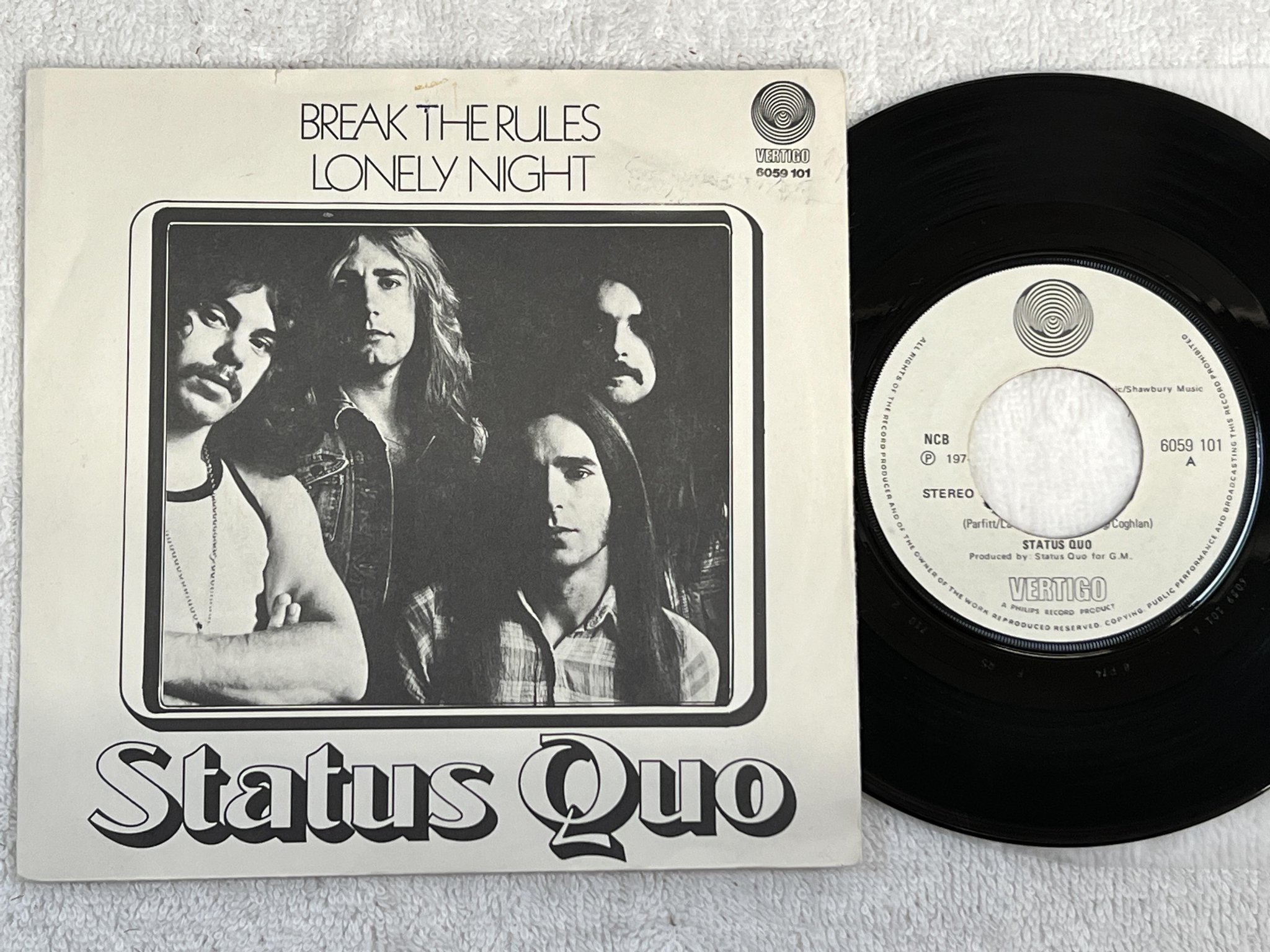 Omslagsbild för skivan STATUS QUO Break The Rules 7" -74 Norway VERTIGO 6059 101 ** RARE SLEEVE **