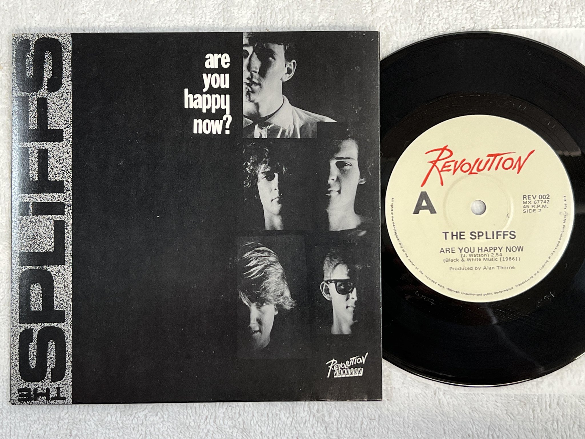 Omslagsbild för skivan THE SPLIFFS Merry Go Round 7" -87 Australia REVOLUTION REV 002