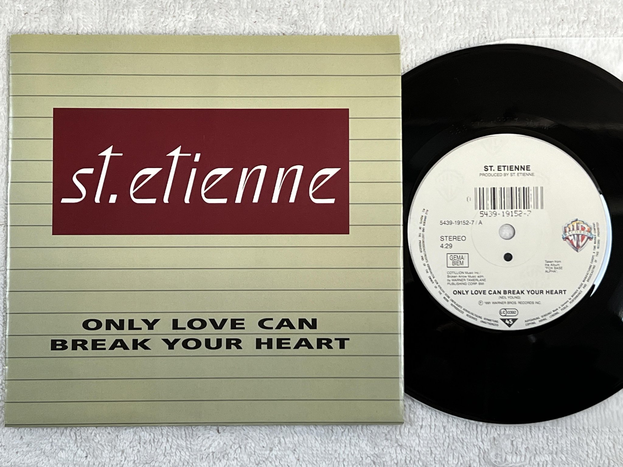 Omslagsbild för skivan ST ETIENNE Only Love Can Break Your Heart 7" -91 Ger WARNER 5439-19152-7