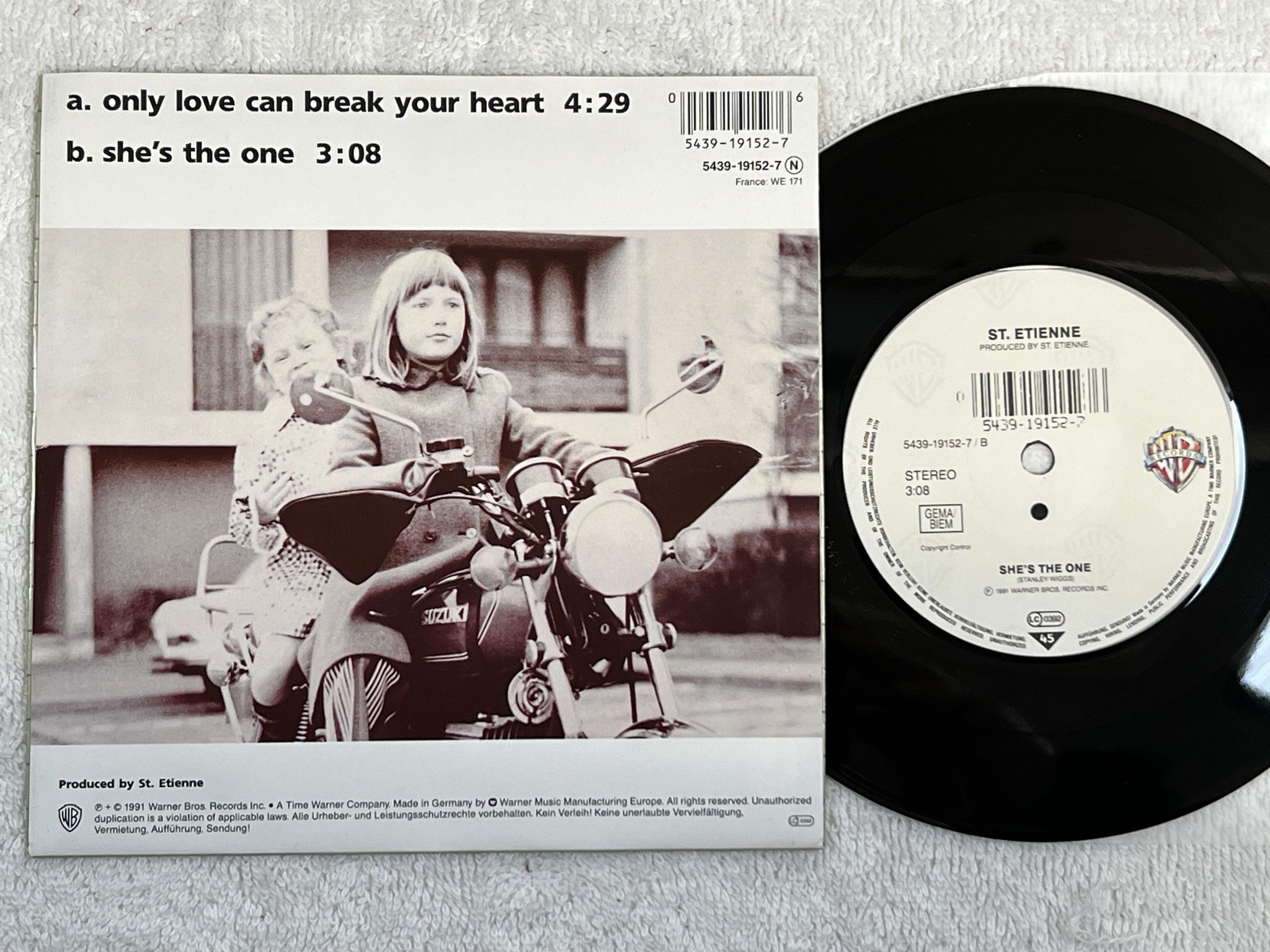 Omslagsbild för skivan ST ETIENNE Only Love Can Break Your Heart 7" -91 Ger WARNER 5439-19152-7