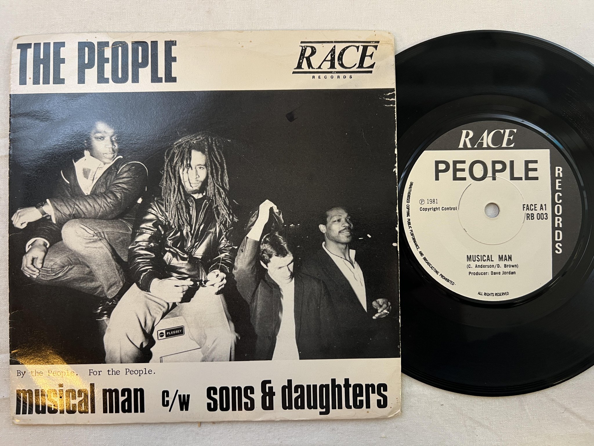 Omslagsbild för skivan THE PEOPLE Musical Man 7" -81 UK race rb 003