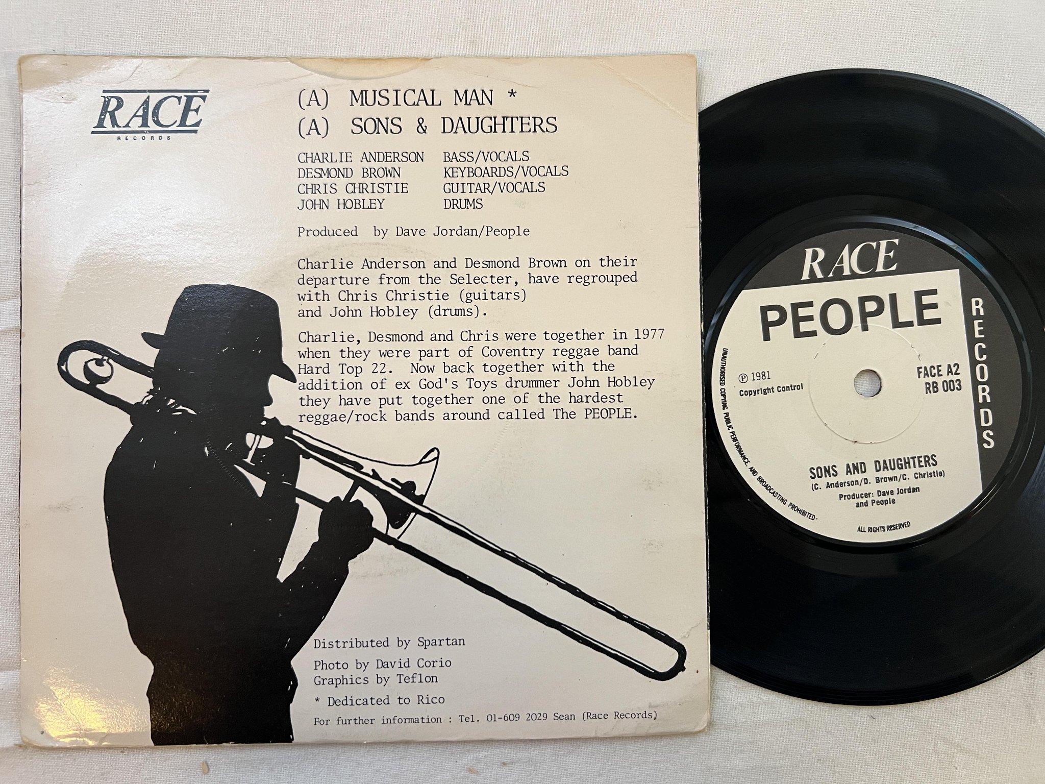 Omslagsbild för skivan THE PEOPLE Musical Man 7" -81 UK race rb 003