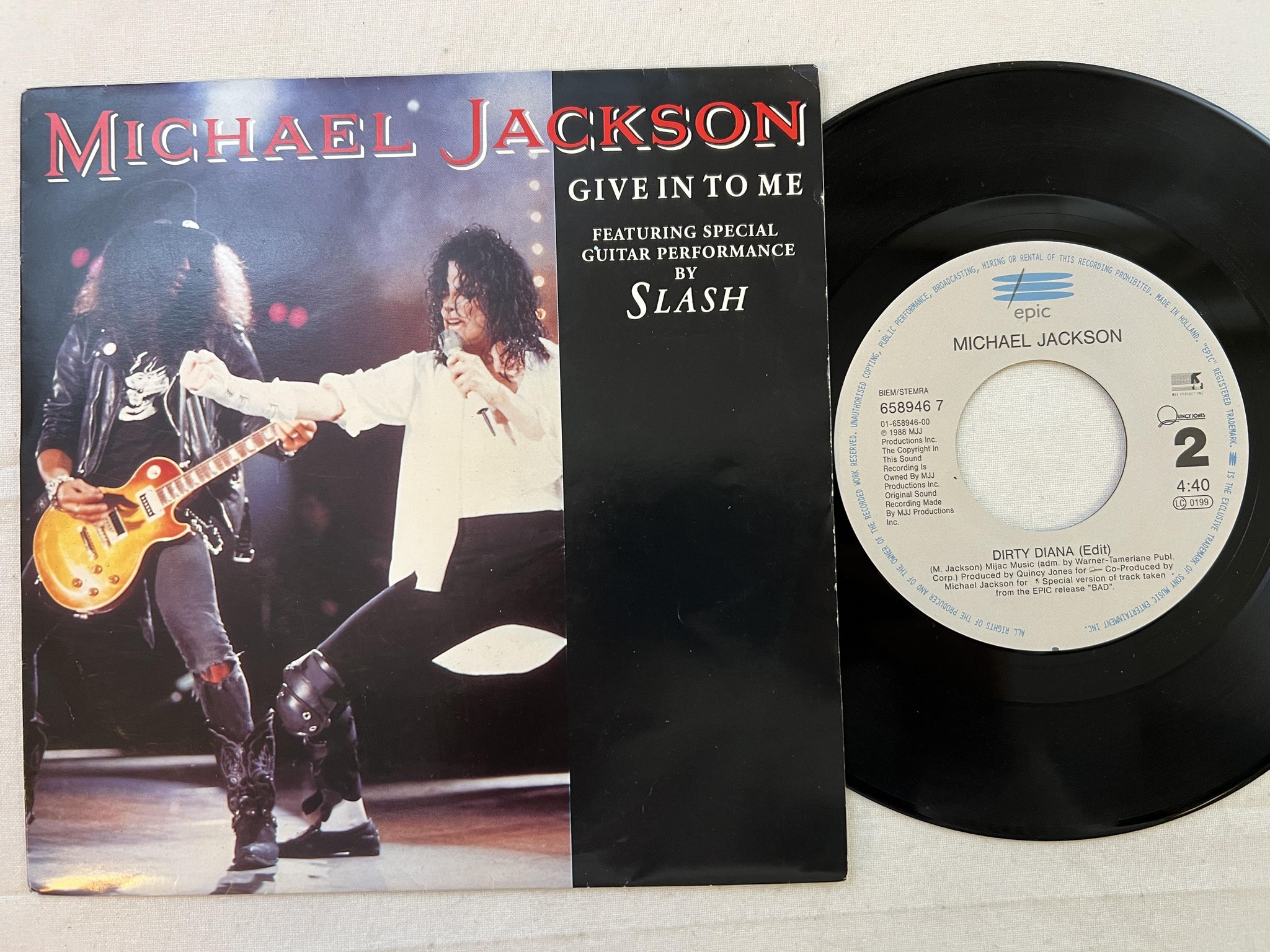 Omslagsbild för skivan MICHAEL JACKSON give in to me 7" -91 Hol EPIC 6589467