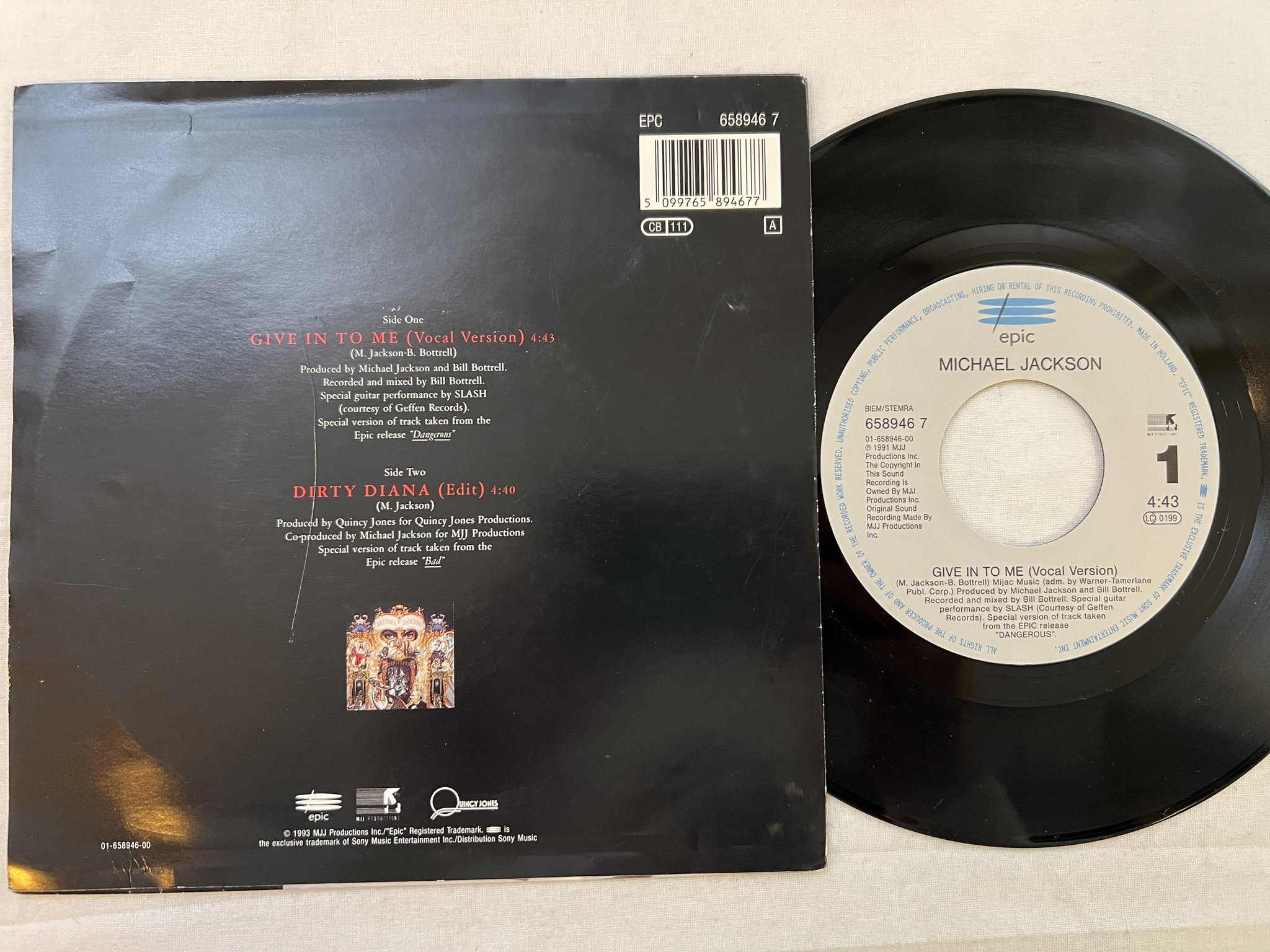 Omslagsbild för skivan MICHAEL JACKSON give in to me 7" -91 Hol EPIC 6589467