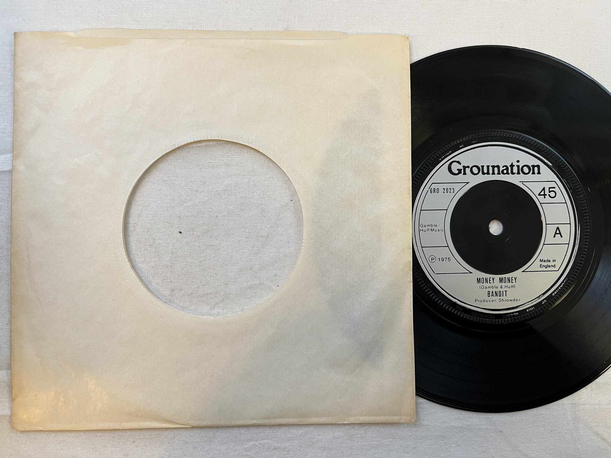 Omslagsbild för skivan BANDIT money money 7" -75 UK GROUNATION GRO 2023