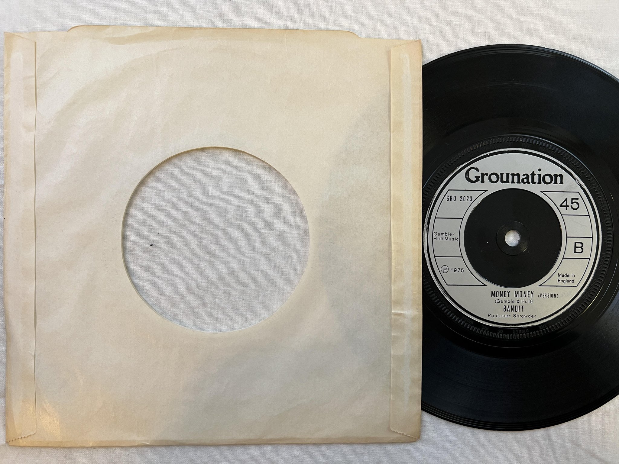 Omslagsbild för skivan BANDIT money money 7" -75 UK GROUNATION GRO 2023