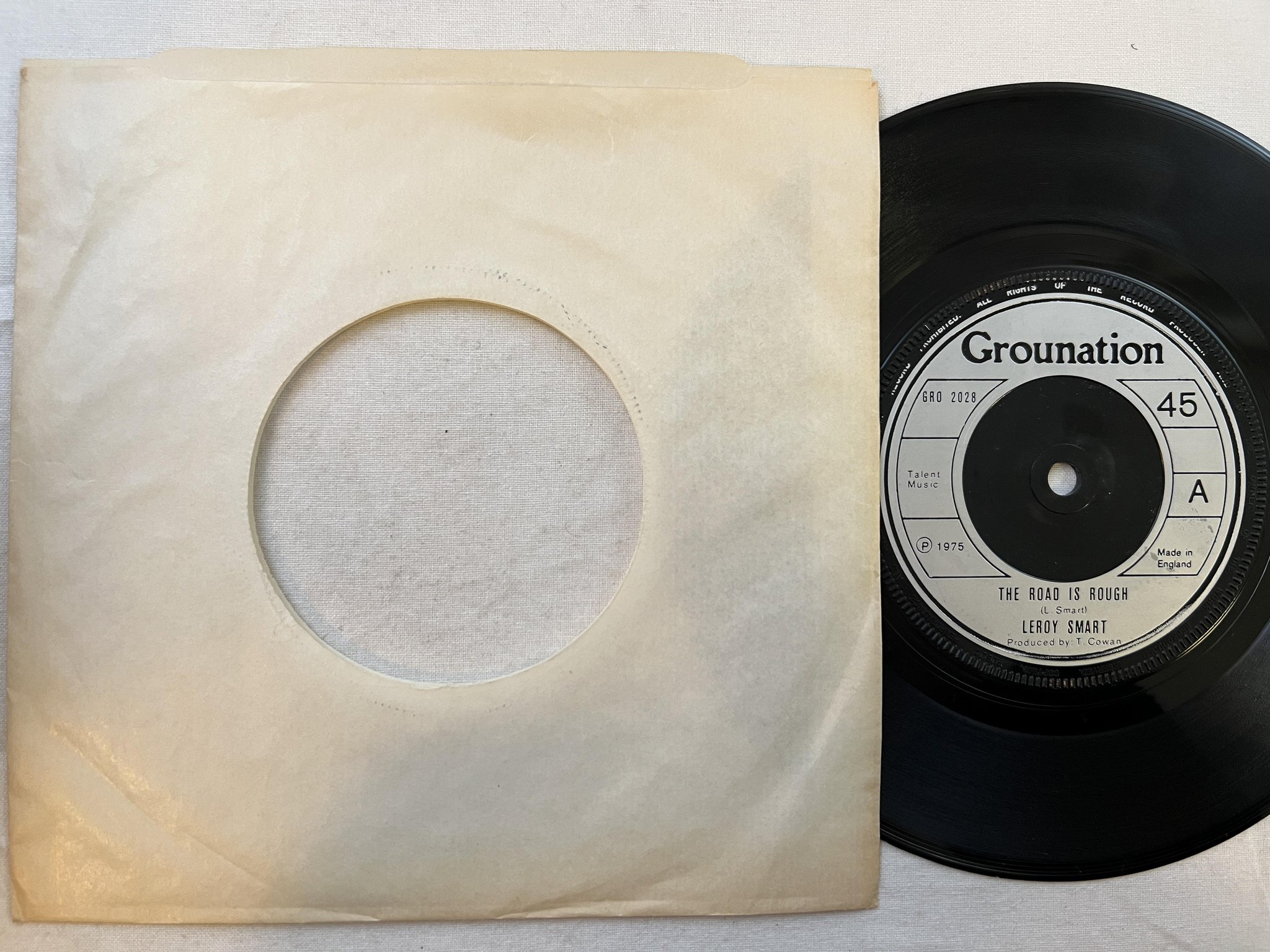Omslagsbild för skivan LEROY SMART the road is rough 7" -75 UK GROUNATION GRO 2028