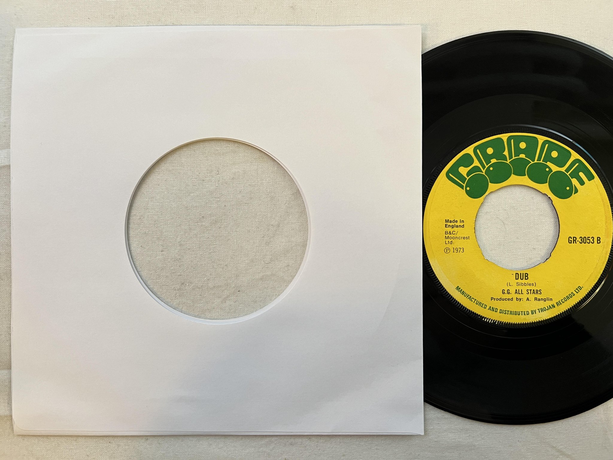 Omslagsbild för skivan THE HEPTONES old time 7" -73 UK GRAPE GR 3053