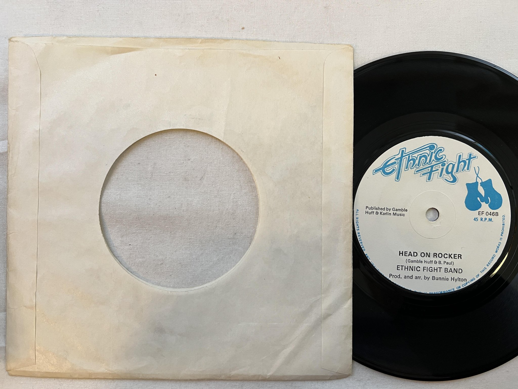 Omslagsbild för skivan BOBBY DEE my head's on straight 7" UK ETHNIC FIGHT EF 046