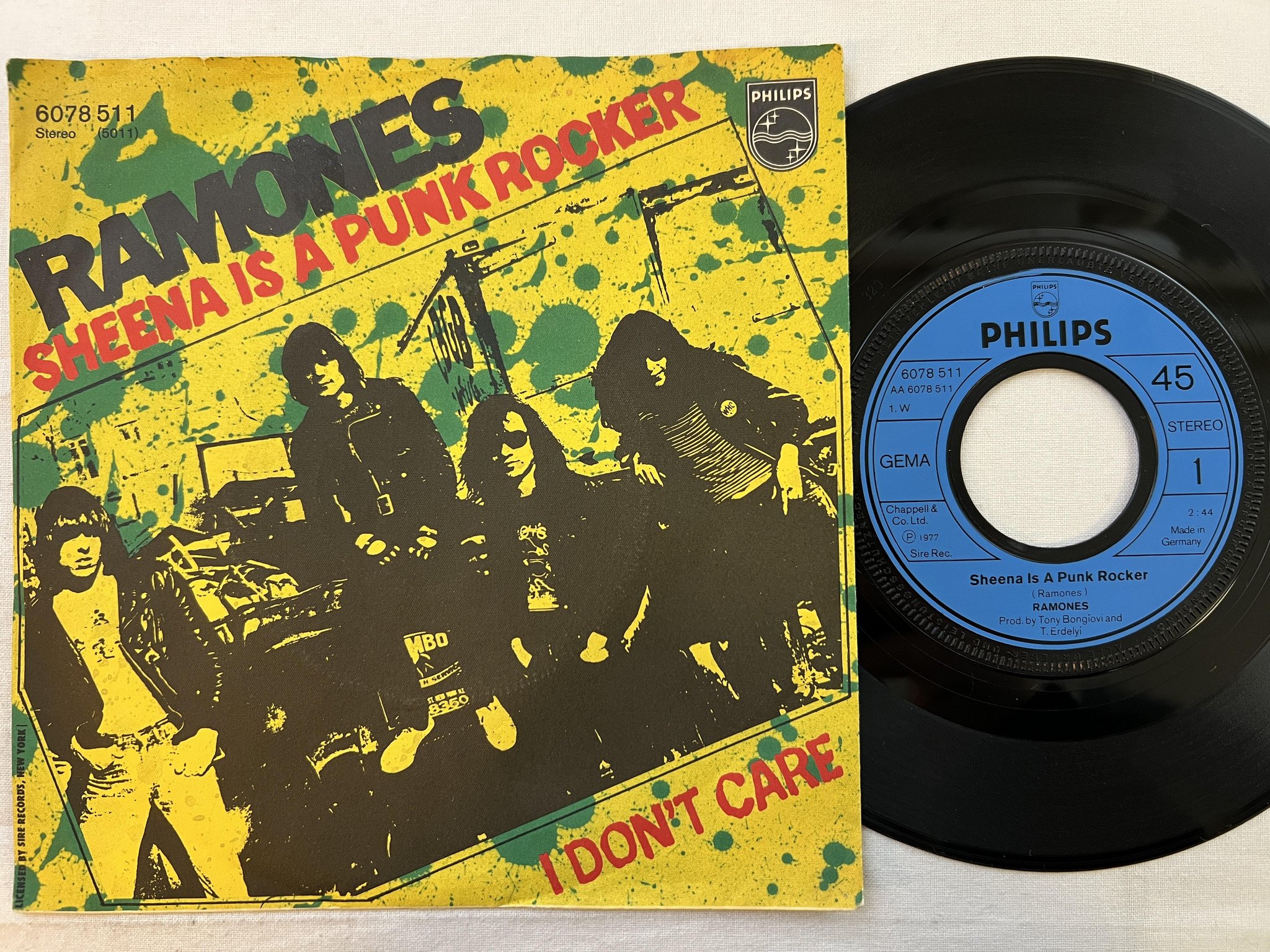 Omslagsbild för skivan RAMONES sheena is a punk rocker 7" -77 Hol philips 6078511