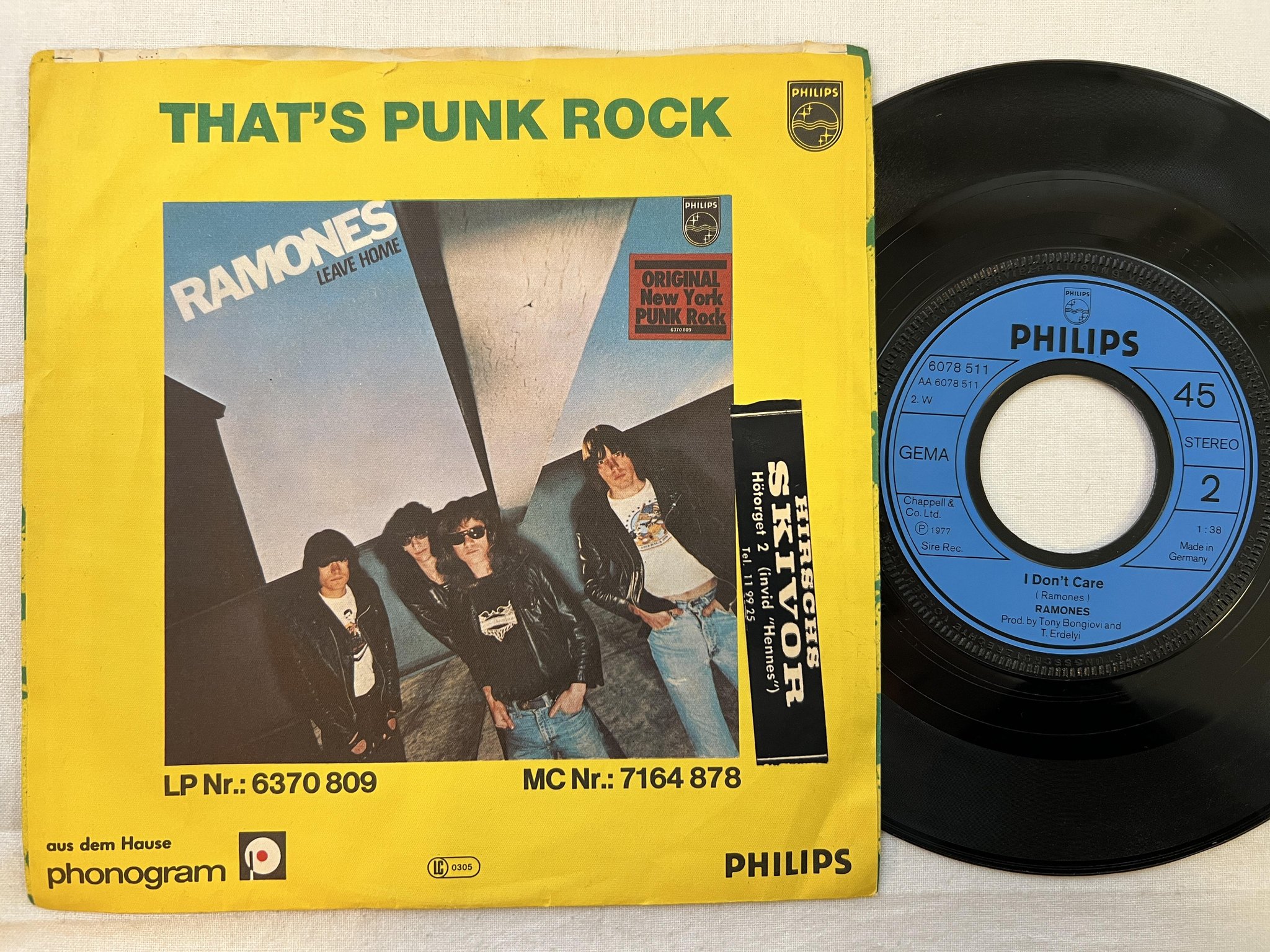 Omslagsbild för skivan RAMONES sheena is a punk rocker 7" -77 Hol philips 6078511