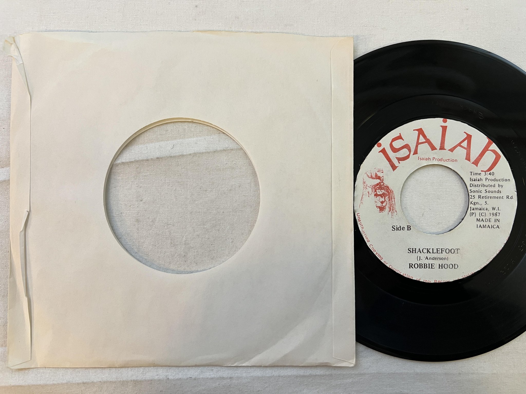 Omslagsbild för skivan ROBBIE HOOD shacklefoot 7" -87 Jamaica ISAIAH