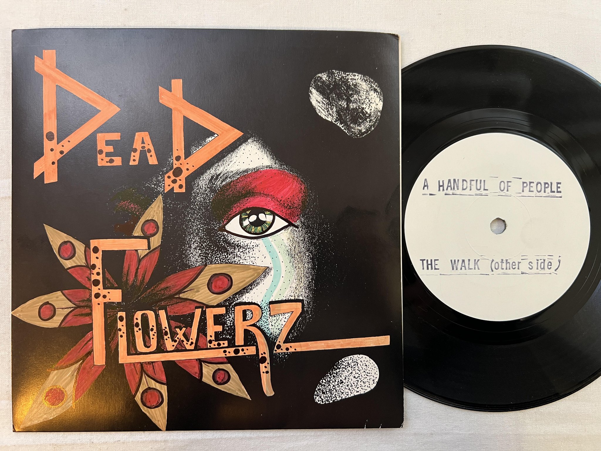 Omslagsbild för skivan DEAD FLOWERZ A Handful Of People 7" -86 Swe INSPELAT 860103 ** synth **