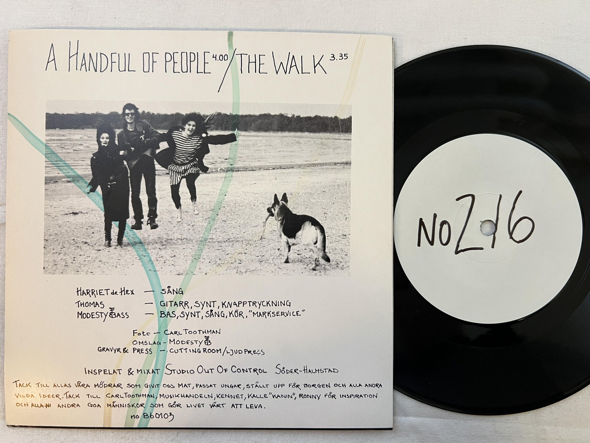 Omslagsbild för skivan DEAD FLOWERZ A Handful Of People 7" -86 Swe INSPELAT 860103 ** synth **