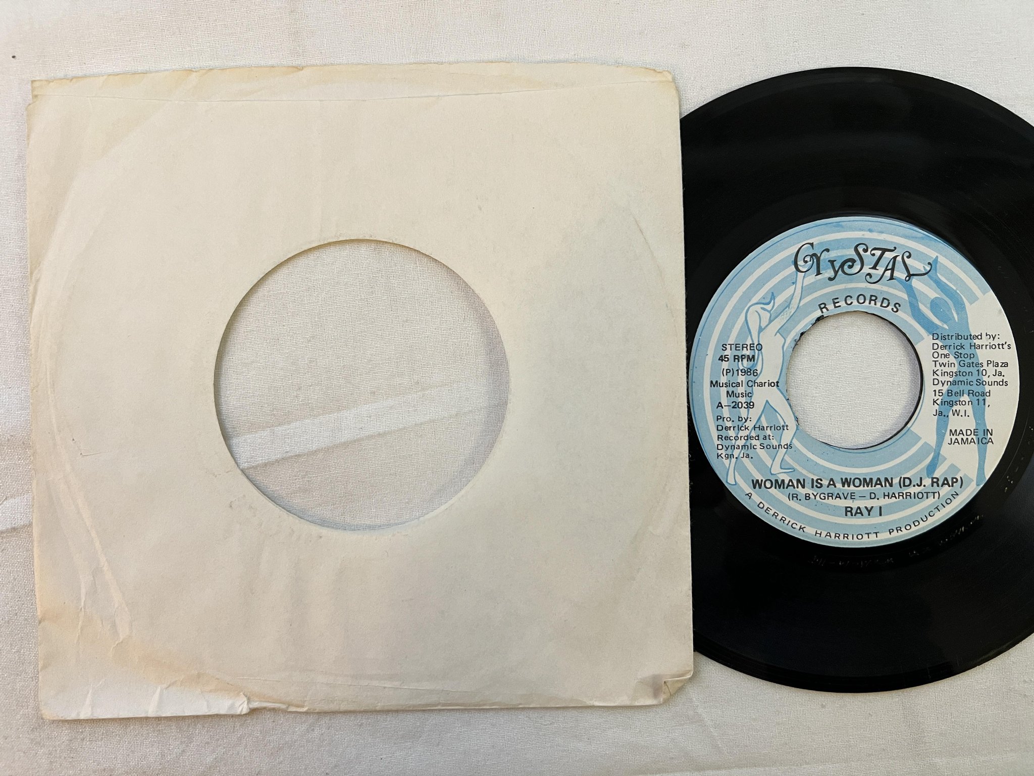 Omslagsbild för skivan RAY I woman is a woman 7" -86 Jamaica CRYSTAL 2039
