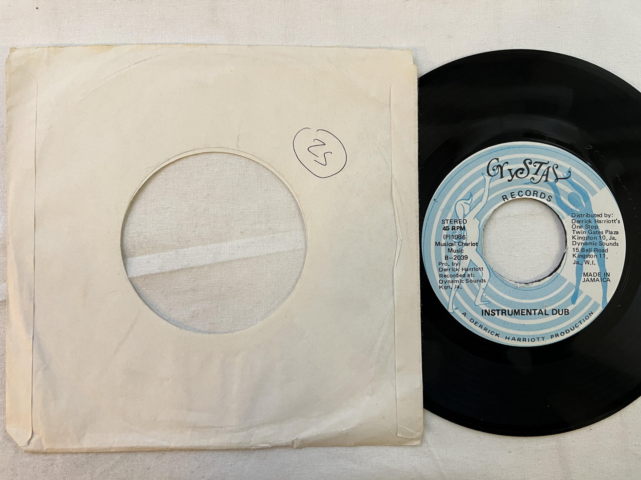 Omslagsbild för skivan RAY I woman is a woman 7" -86 Jamaica CRYSTAL 2039