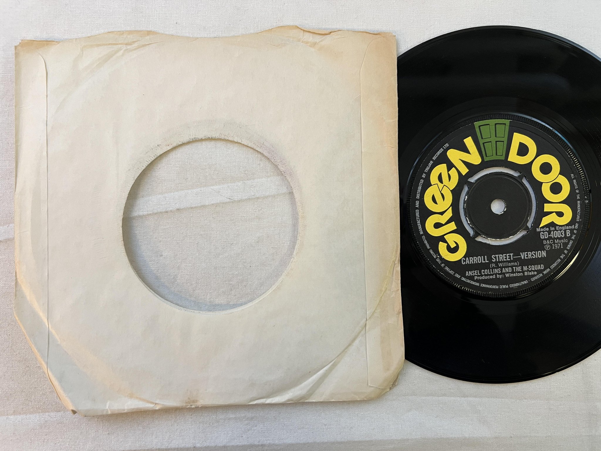 Omslagsbild för skivan THE WINSTONS & THE M SQUAD Carroll street 7" -71 UK GREEN DOOR GD-4003