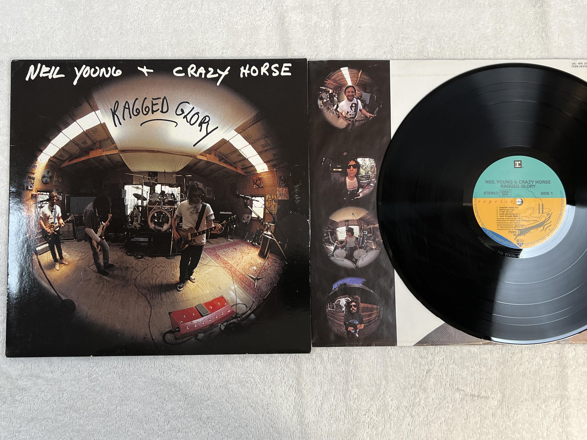 Omslagsbild för skivan NEIL YOUNG & CRAZY HORSE ragged glory LP -90 REPRISE 7599-26315-1