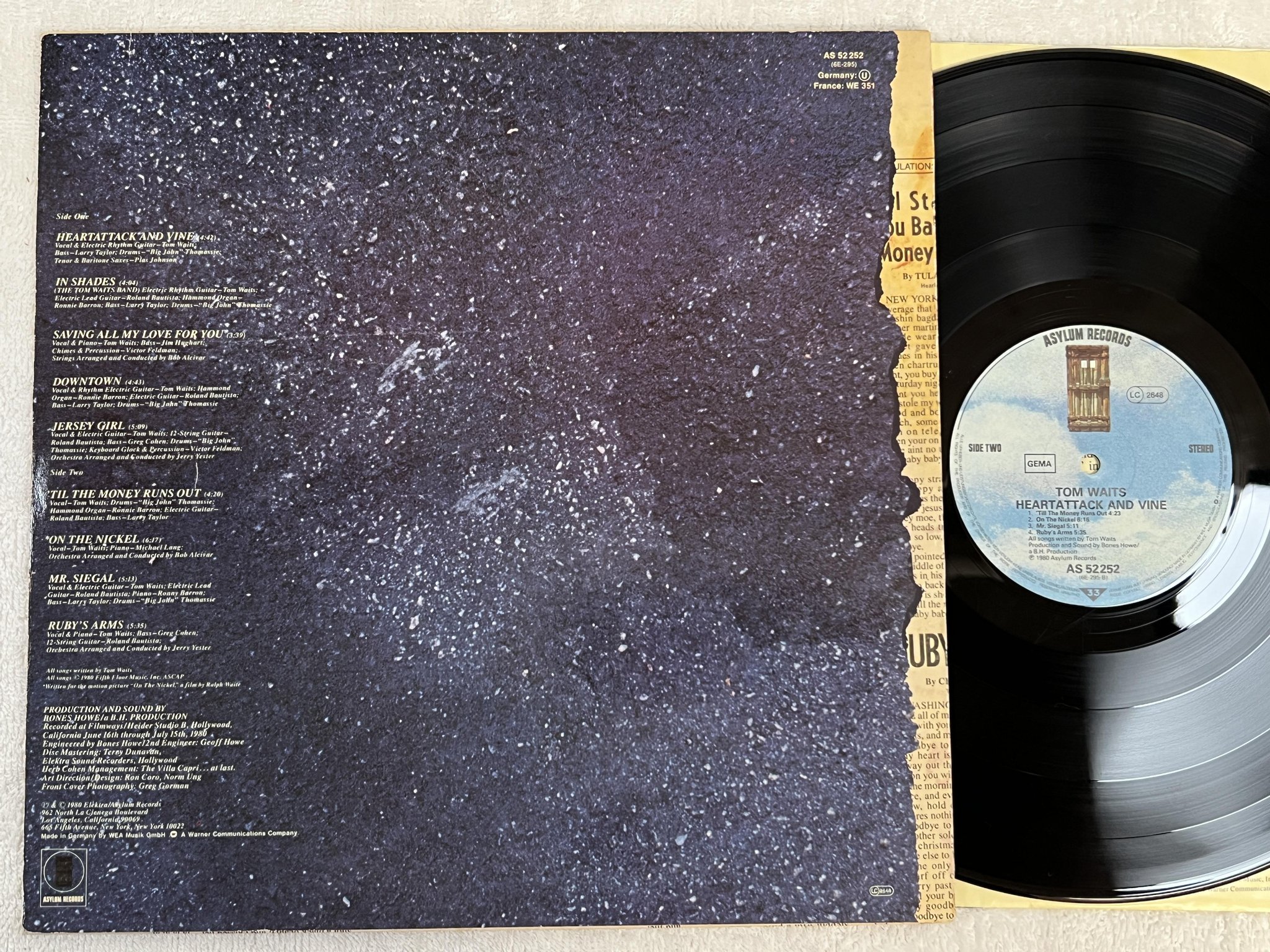 Omslagsbild för skivan TOM WAITS heartattack and vine LP -80 Ger ASYLUM AS 52252