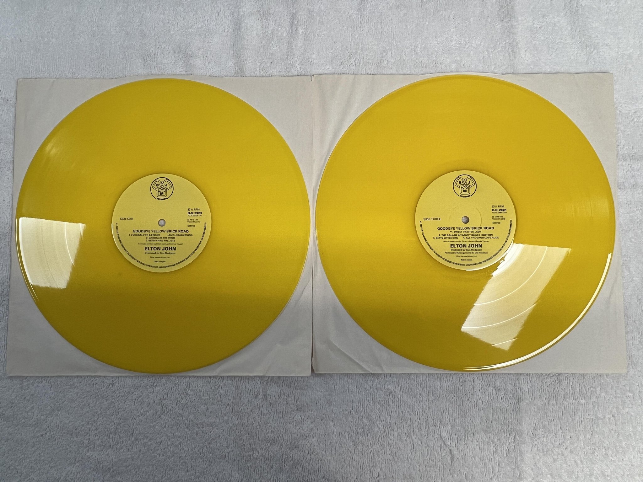 Omslagsbild för skivan ELTON JOHN goodbye yellow brick road 2xLP UK DJM DJE-29001 ** yellow vinyl **