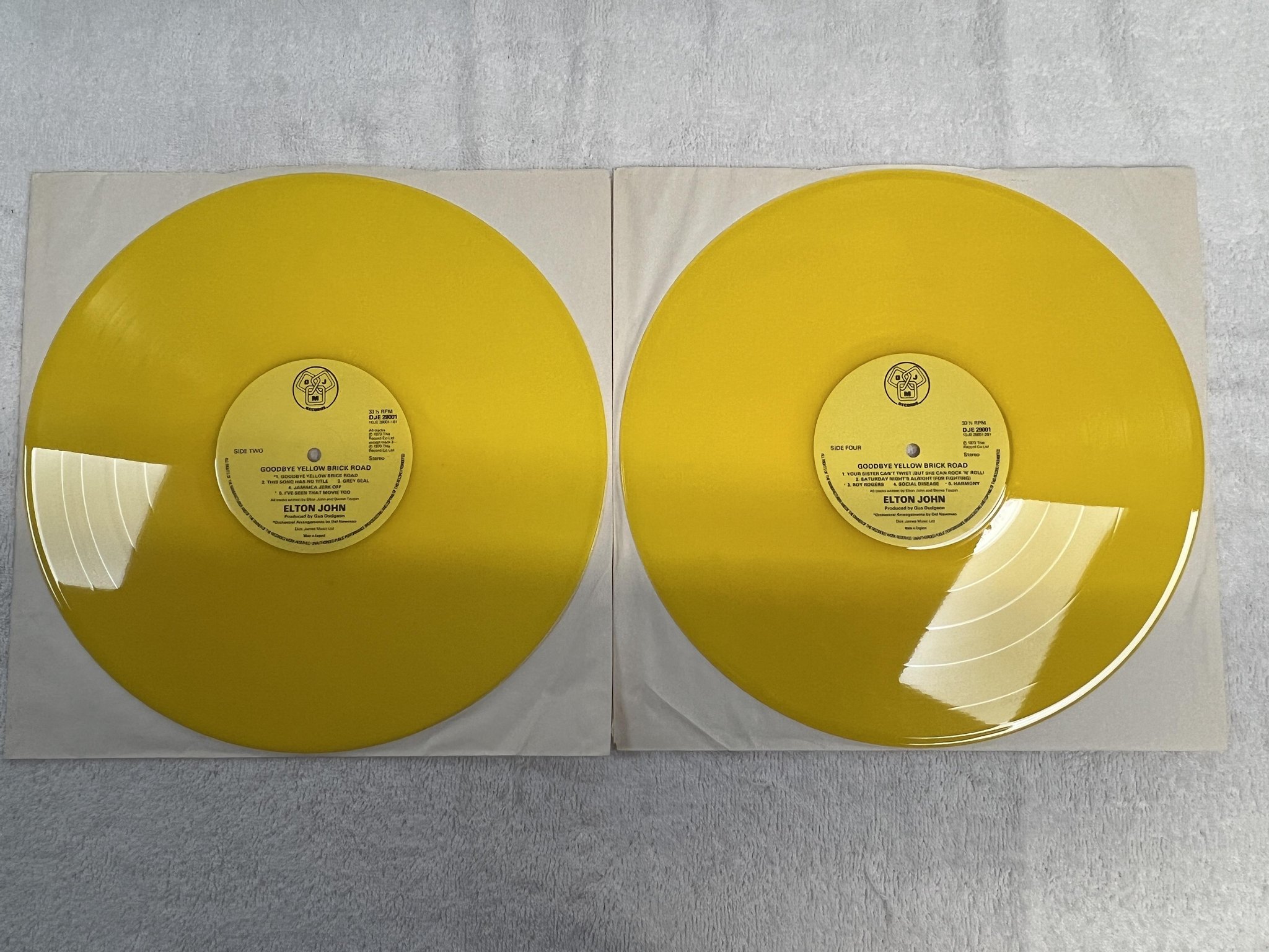Omslagsbild för skivan ELTON JOHN goodbye yellow brick road 2xLP UK DJM DJE-29001 ** yellow vinyl **