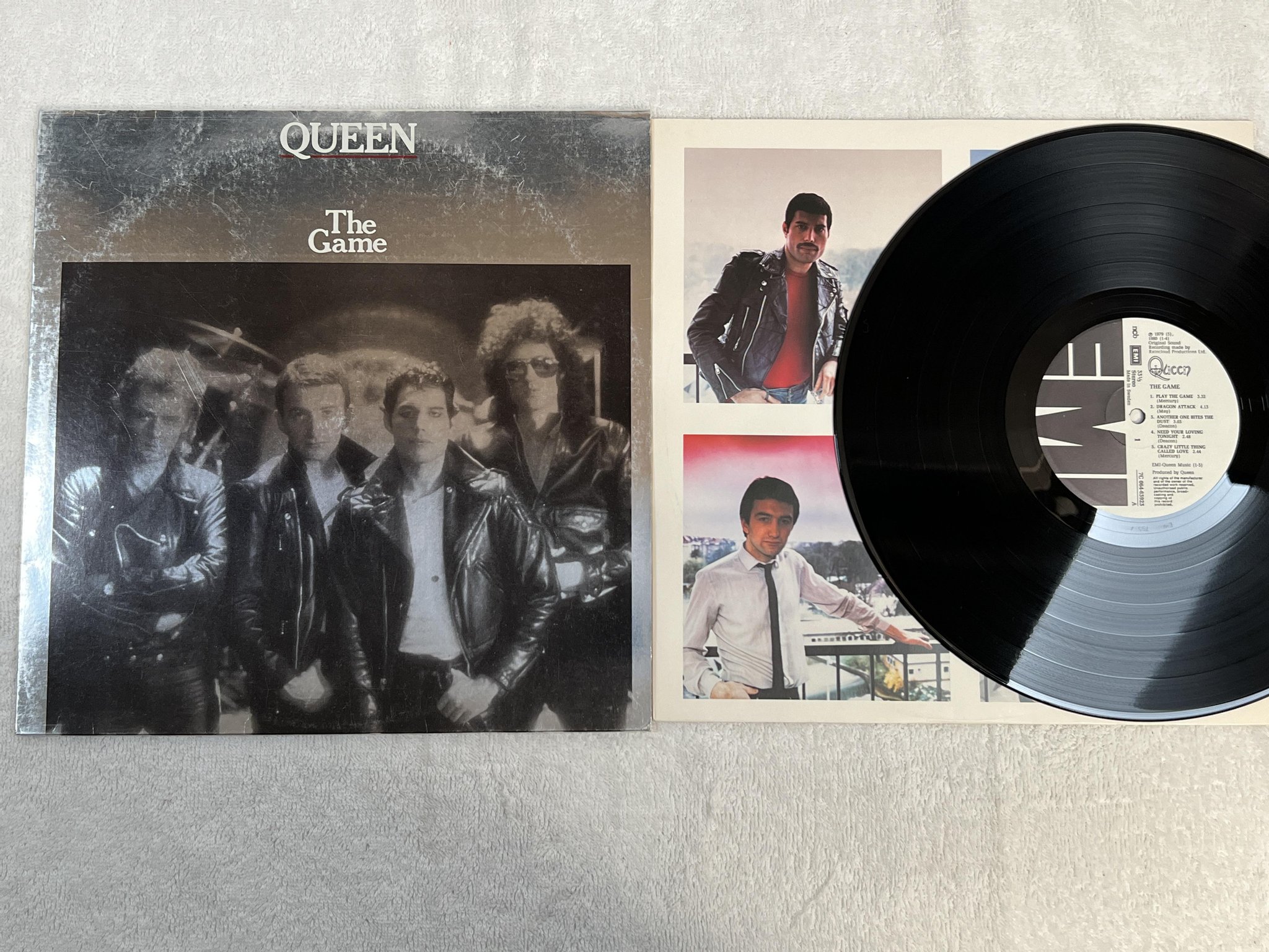 Omslagsbild för skivan QUEEN the game LP -80 ncb EMI 7C 064-63923