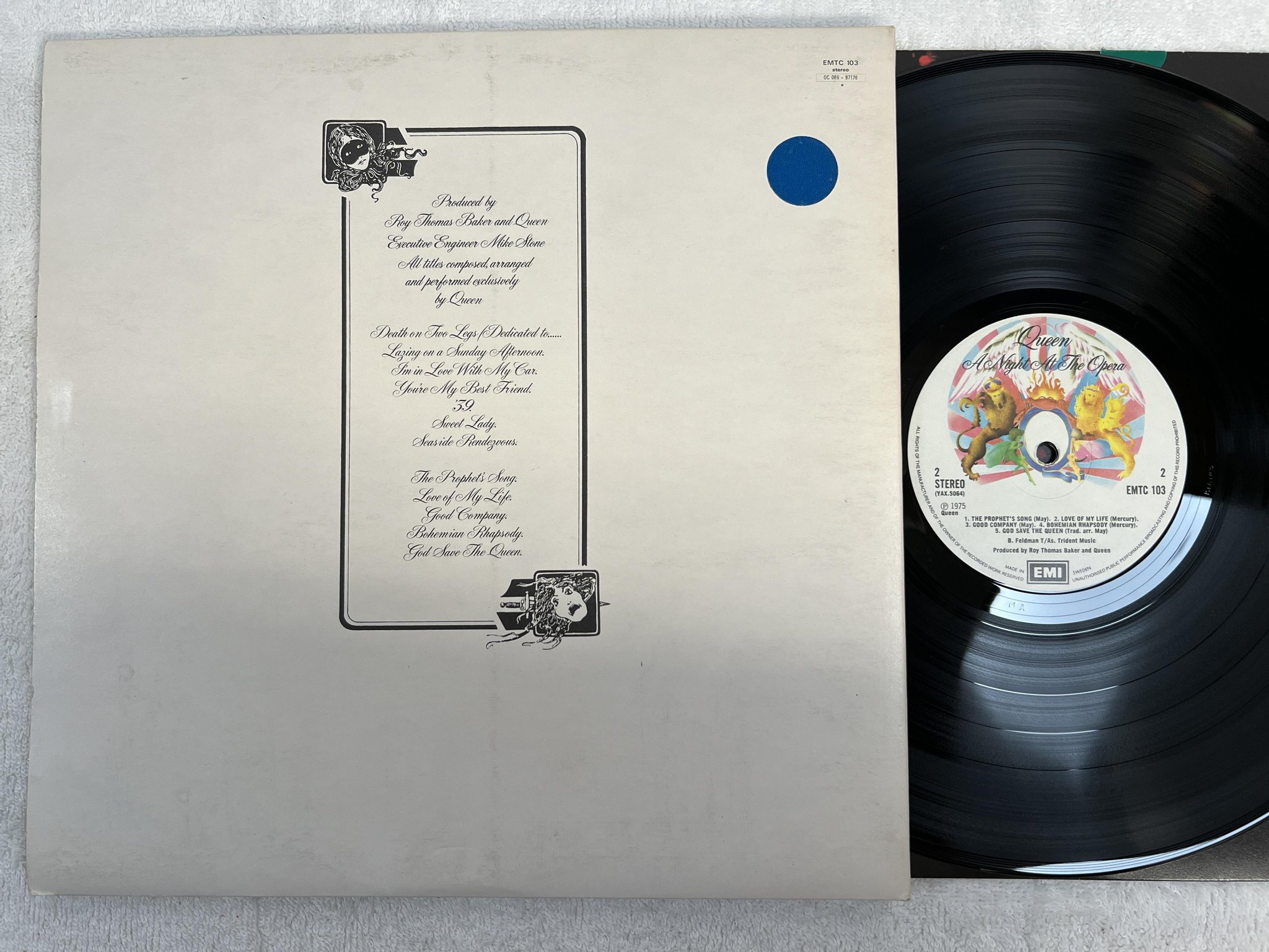 Omslagsbild för skivan QUEEN a night at the opera LP -75 UK EMI EMTC 103 ***** CLASSIC *****