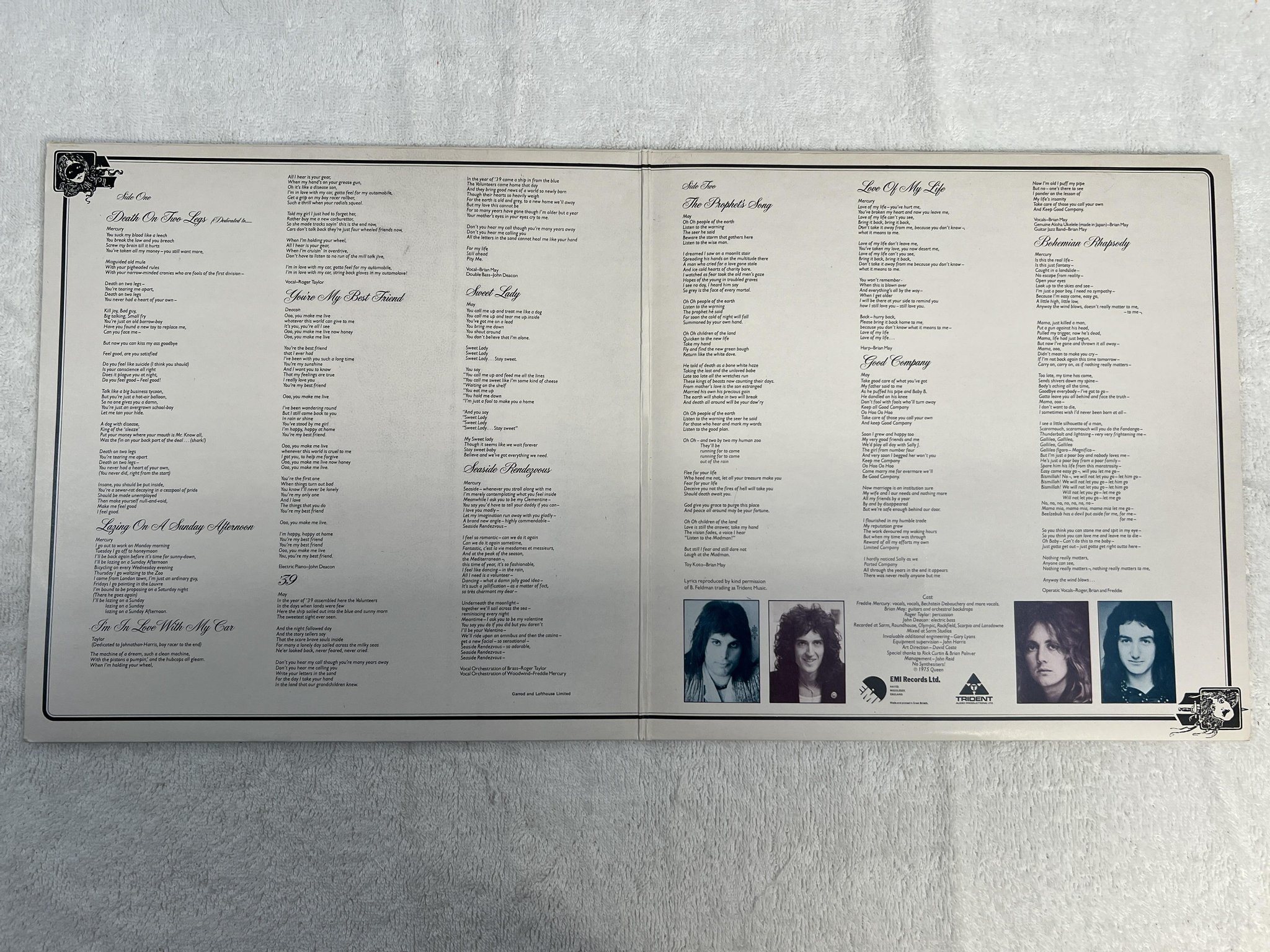 Omslagsbild för skivan QUEEN a night at the opera LP -75 UK EMI EMTC 103 ***** CLASSIC *****