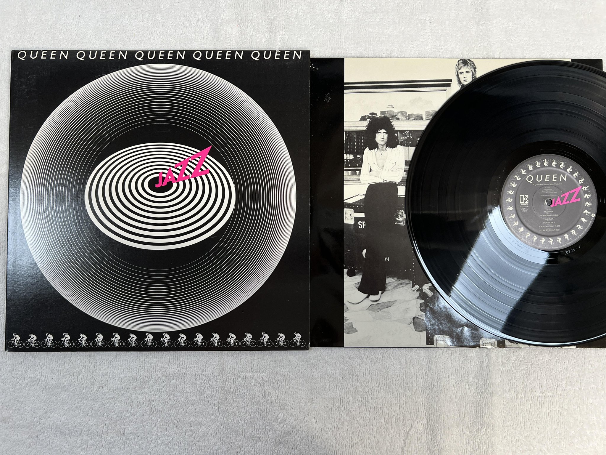 Omslagsbild för skivan QUEEN jazz LP -78 US ELEKTRA 6E-166