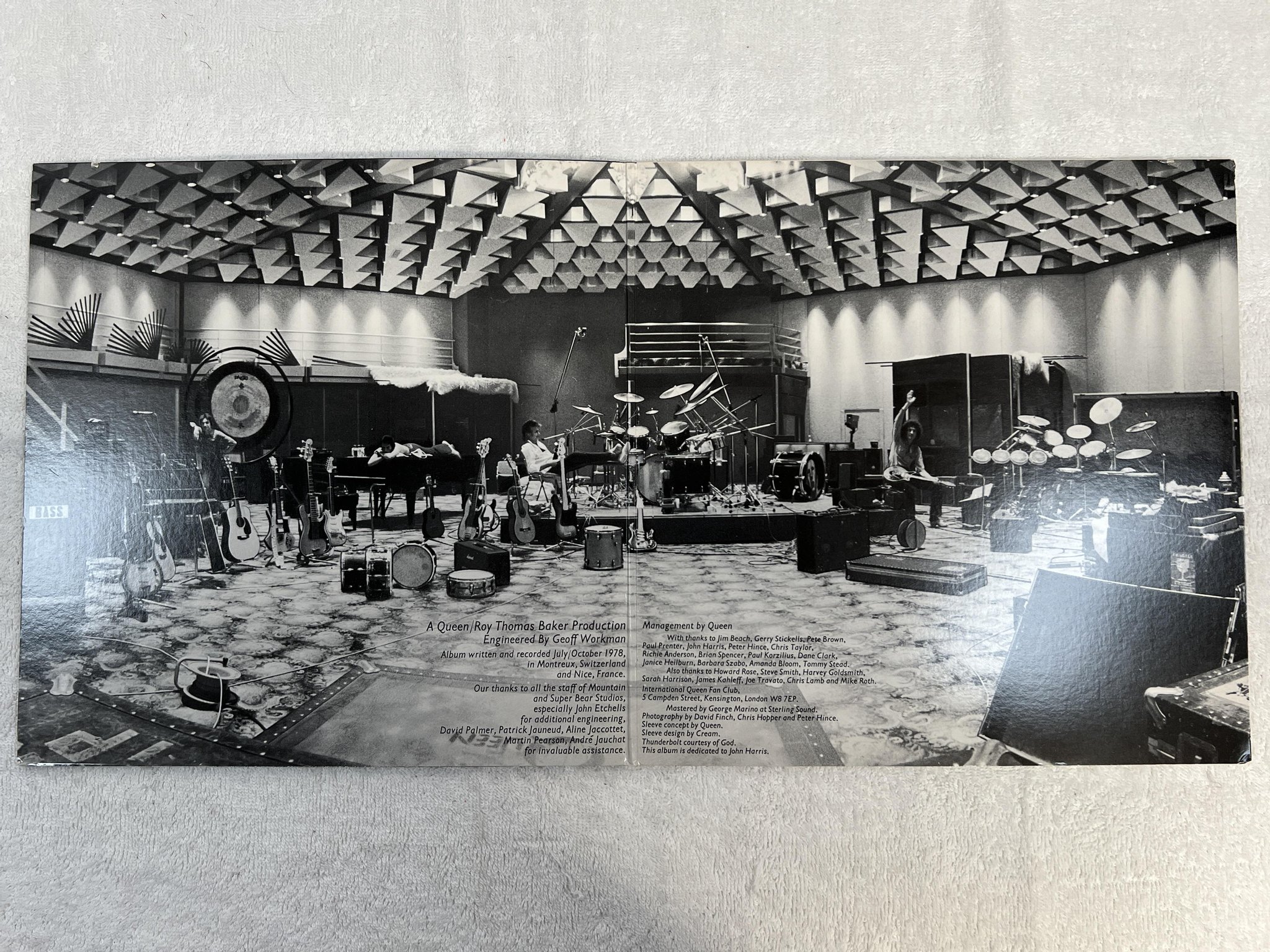 Omslagsbild för skivan QUEEN jazz LP -78 US ELEKTRA 6E-166