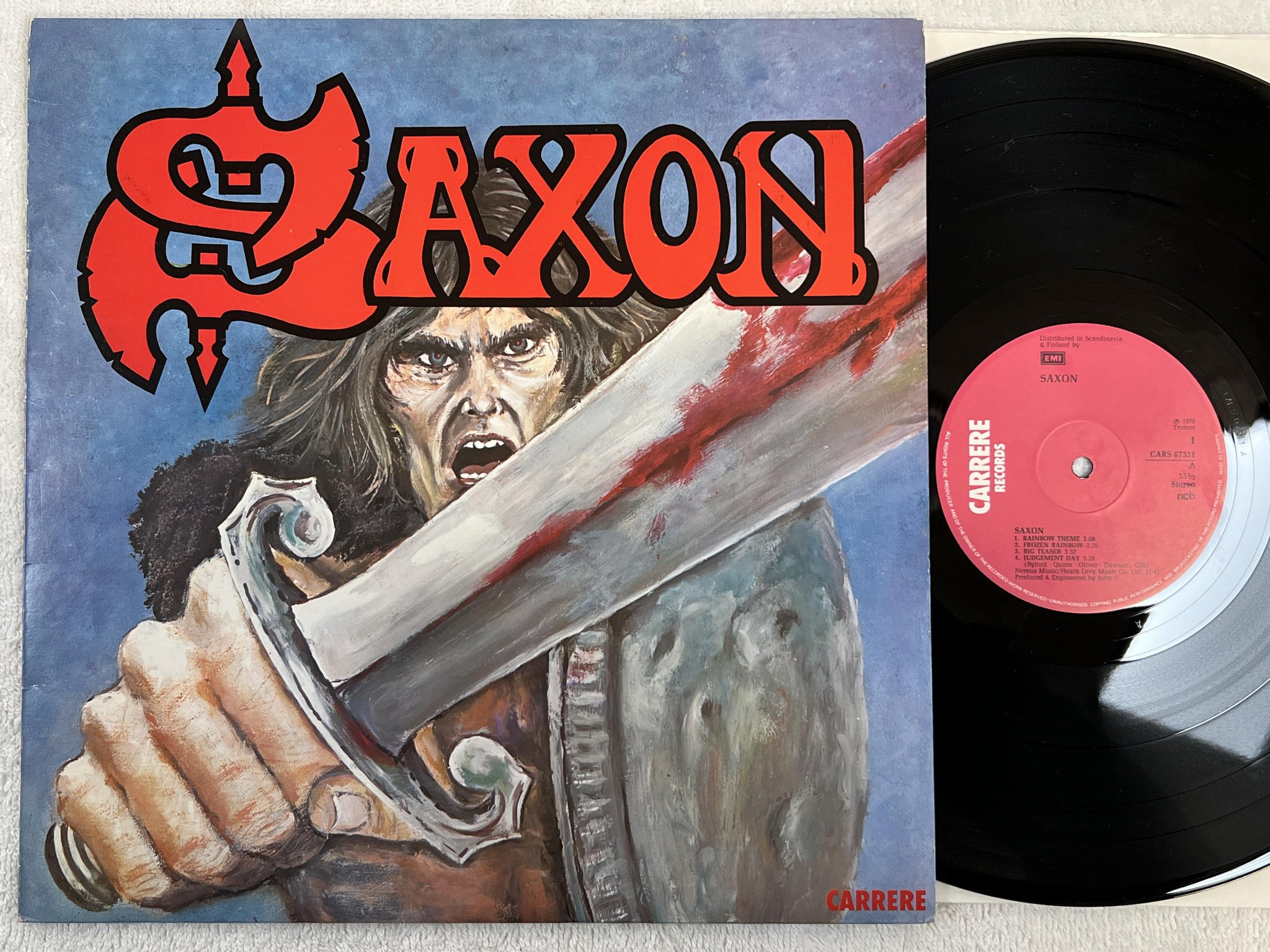 Omslagsbild för skivan SAXON s/t LP -79 Fin CARRERE CARS 67331