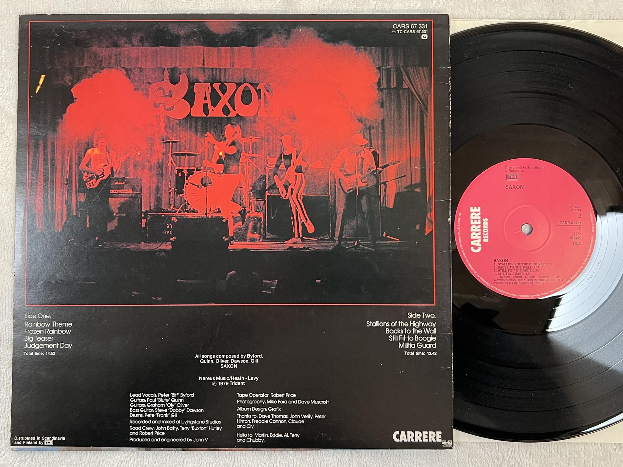 Omslagsbild för skivan SAXON s/t LP -79 Fin CARRERE CARS 67331