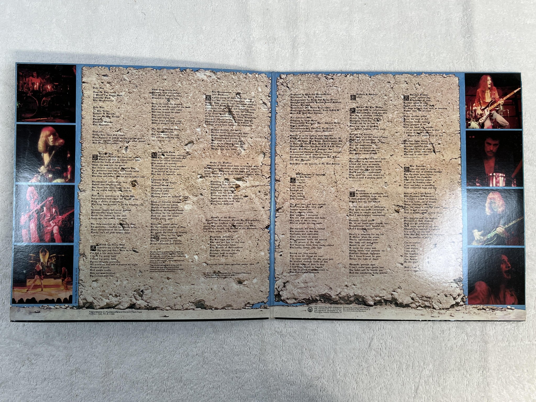 Omslagsbild för skivan RUSH caress of steel LP -75 US MERCURY SRM 1-1046