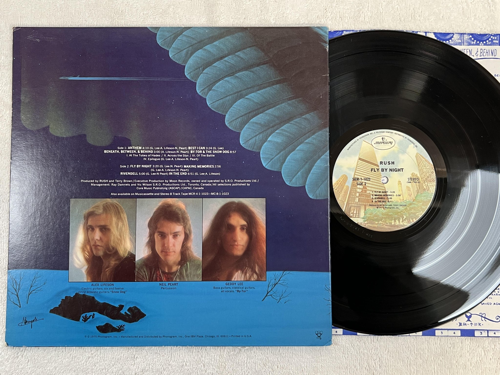 Omslagsbild för skivan RUSH fly by night LP -75 US MERCURY SRM 1-1023