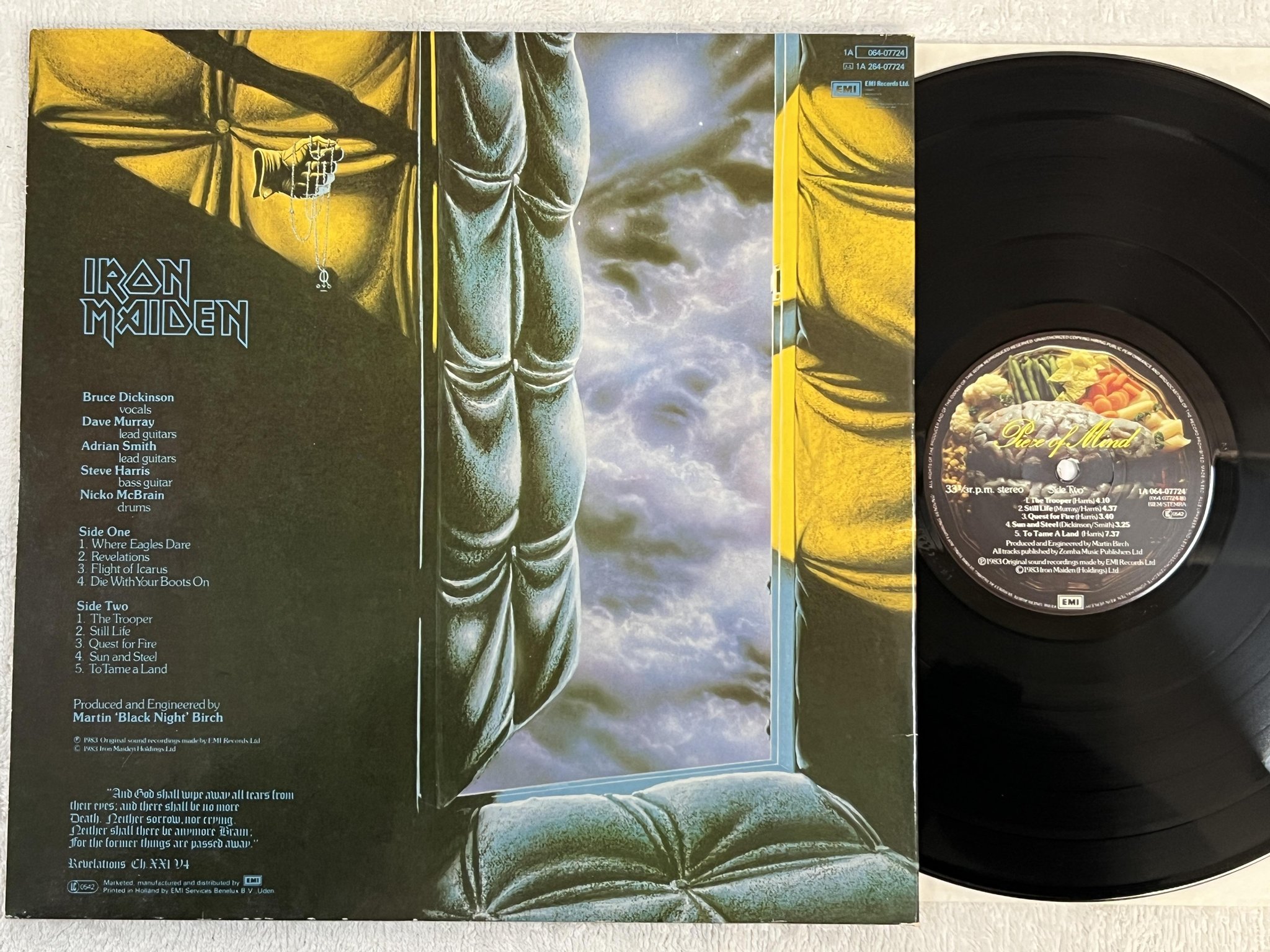 Omslagsbild för skivan IRON MAIDEN piece of mind LP -83 Hol EMI 1C 064-07724