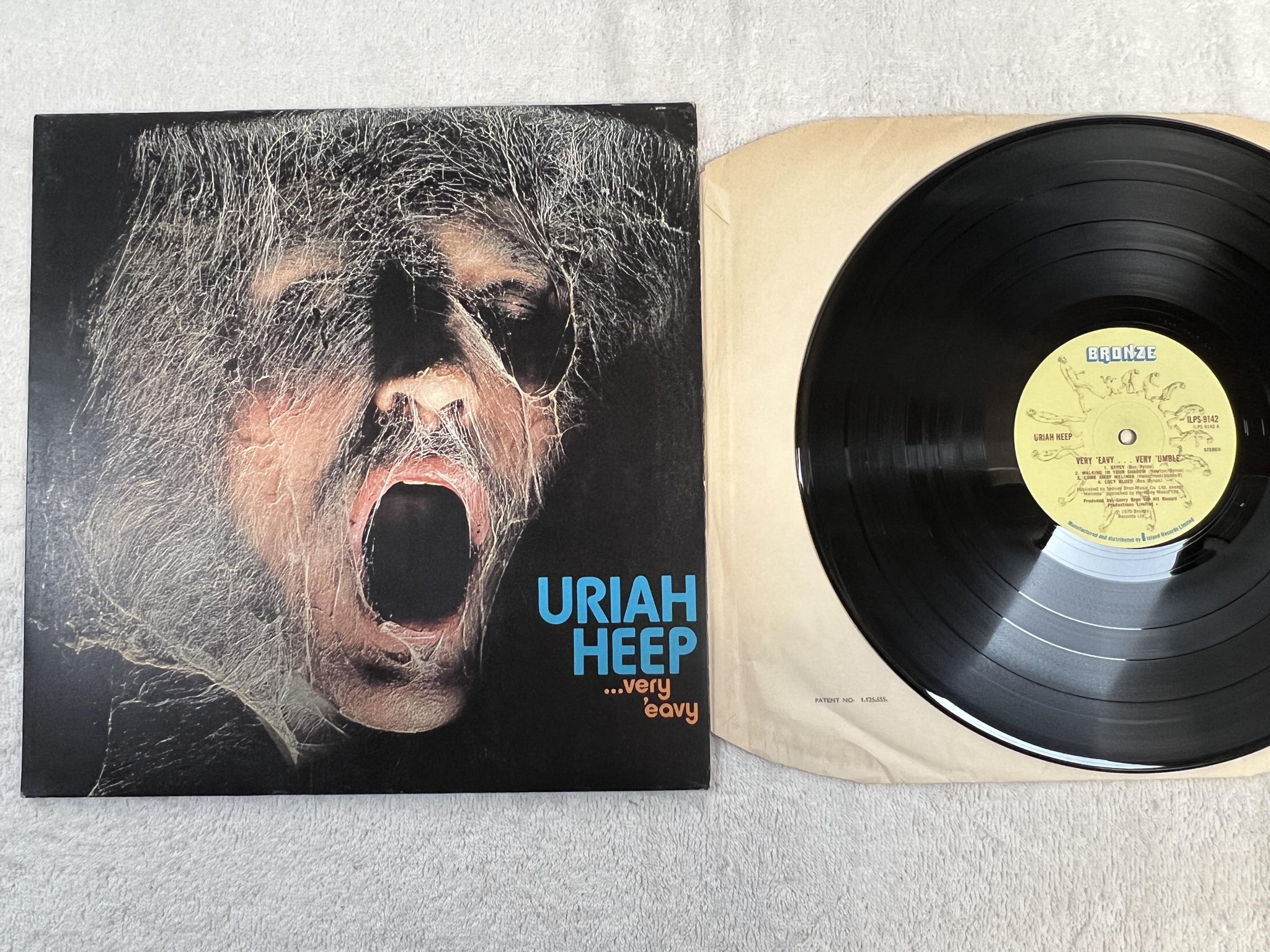 Omslagsbild för skivan URIAH HEEP very 'eavy ...very 'umble LP UK BRONZE ILPS 9142