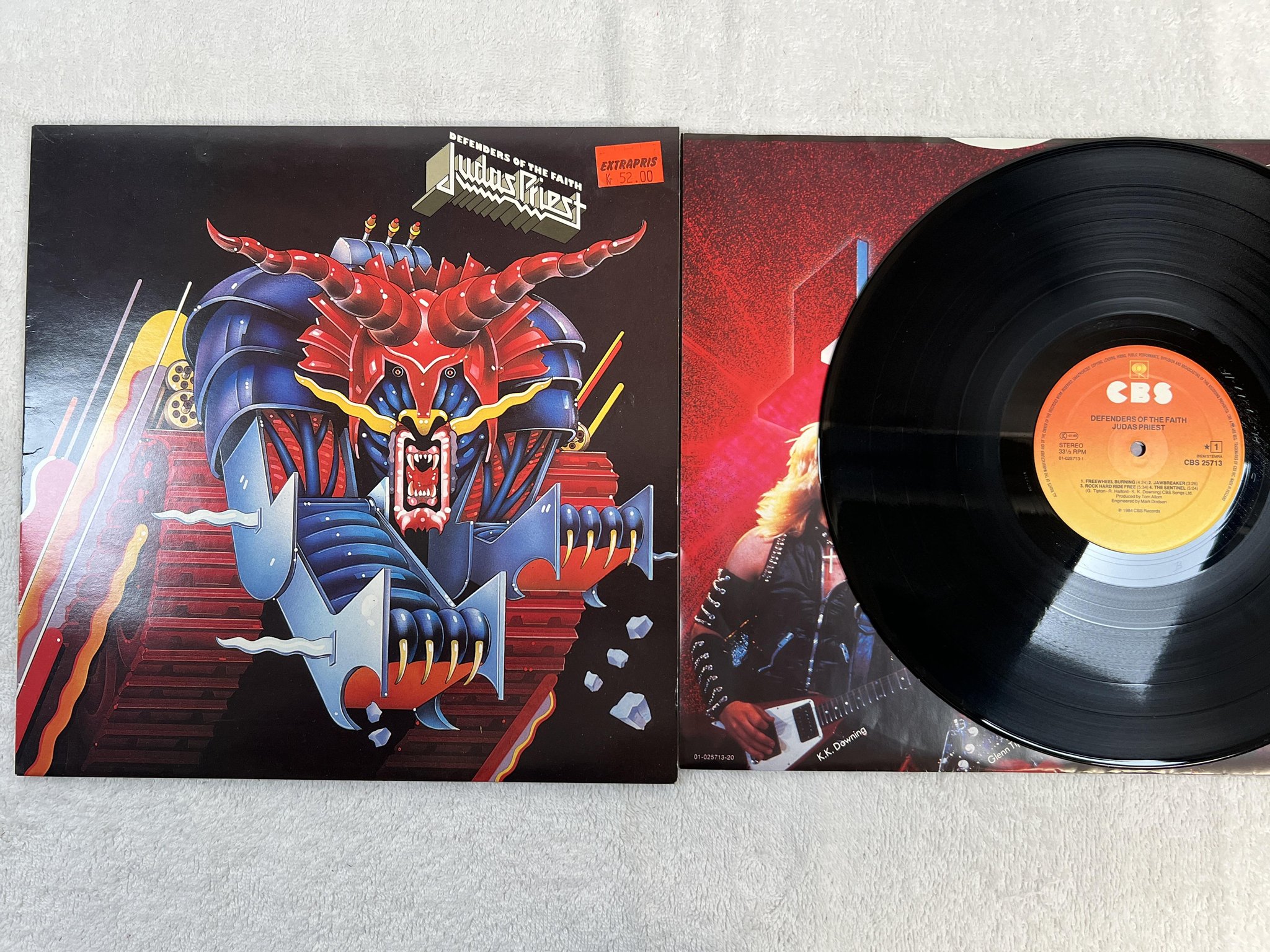 Omslagsbild för skivan JUDAS PRIEST defenders of the faith LP -84 Hol CBS 25713