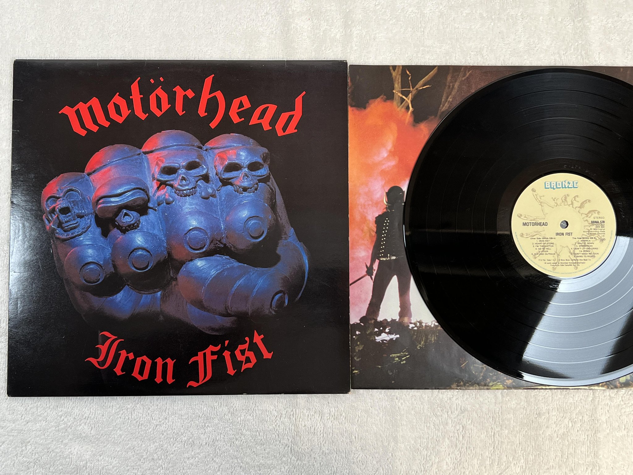 Omslagsbild för skivan MOTORHEAD iron fist LP -82 ncb BRONZE BRNA 539