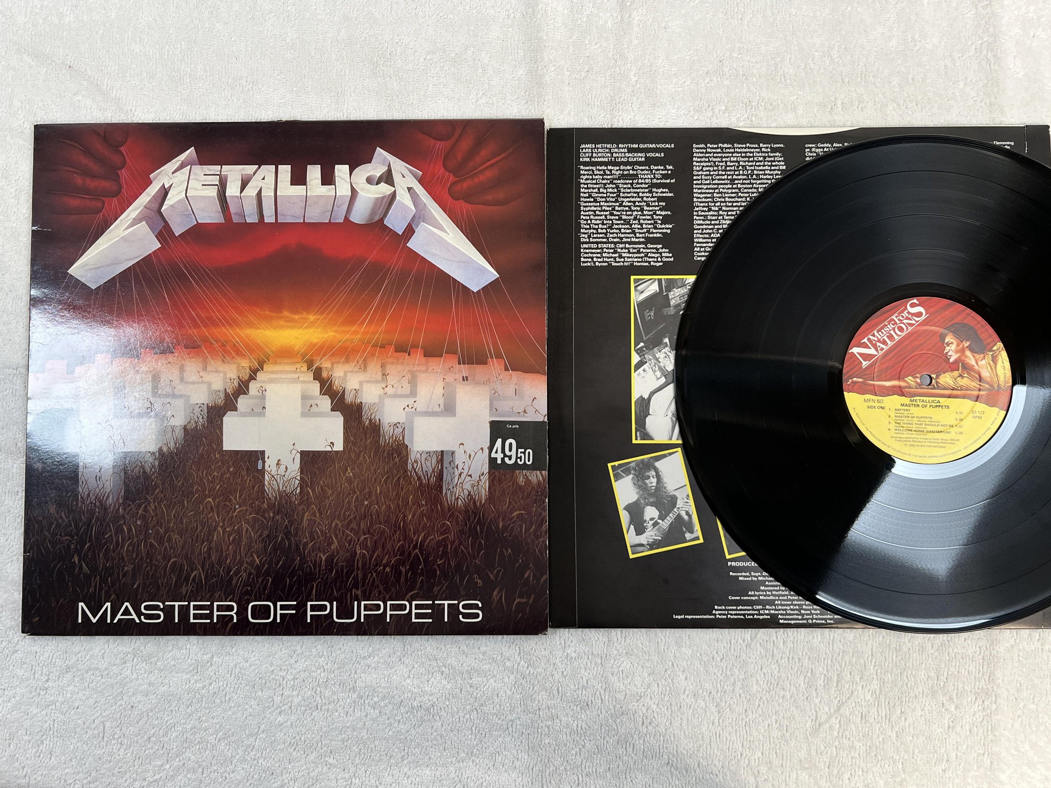 Omslagsbild för skivan METALLICA Master Of Puppets LP -86 UK MUSIC FOR NATIONS MFN 60
