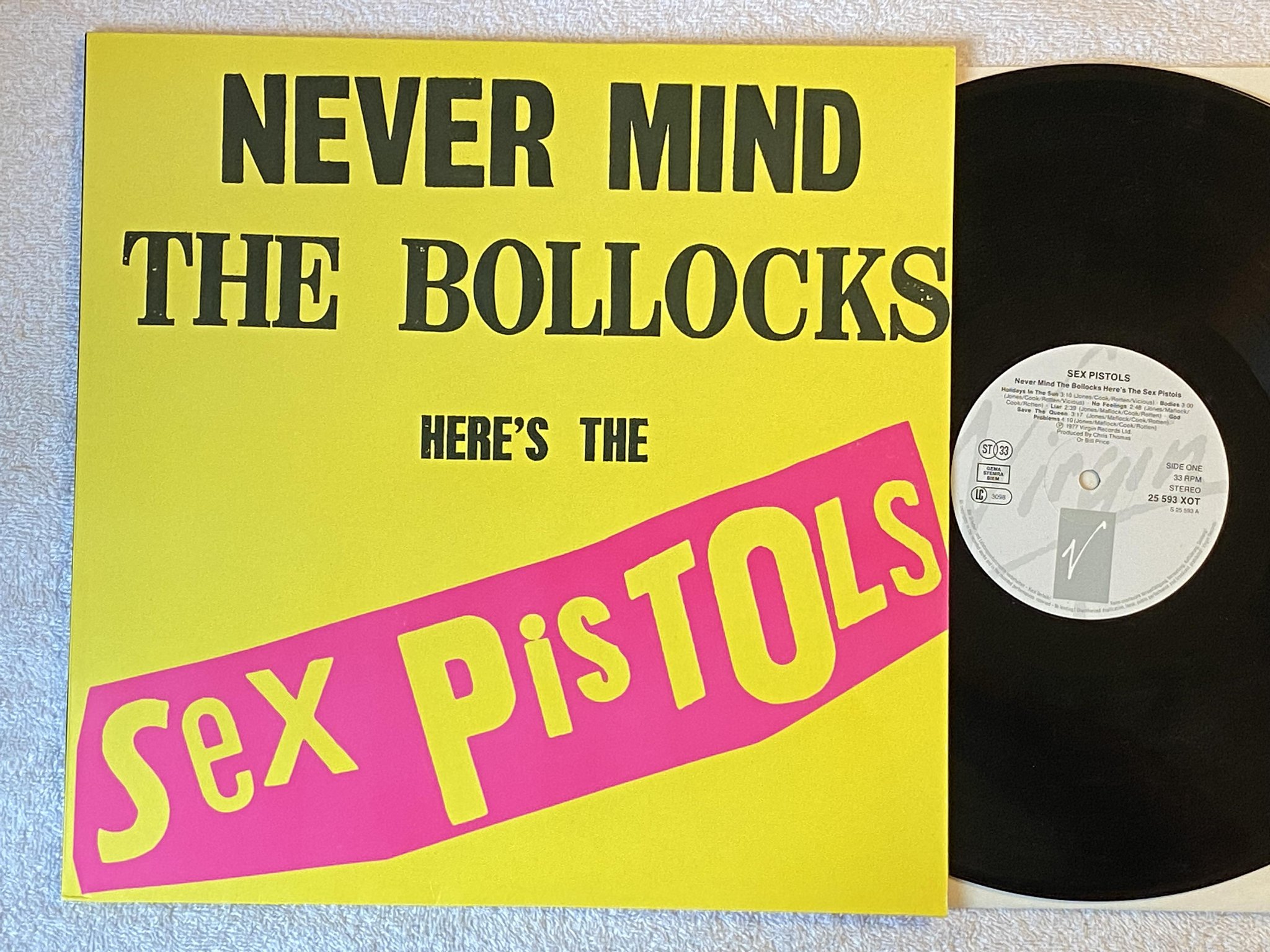 Omslagsbild för skivan SEX PISTOLS Never Mind The Bollocks LP -87 VIRGIN 25 593 XOT